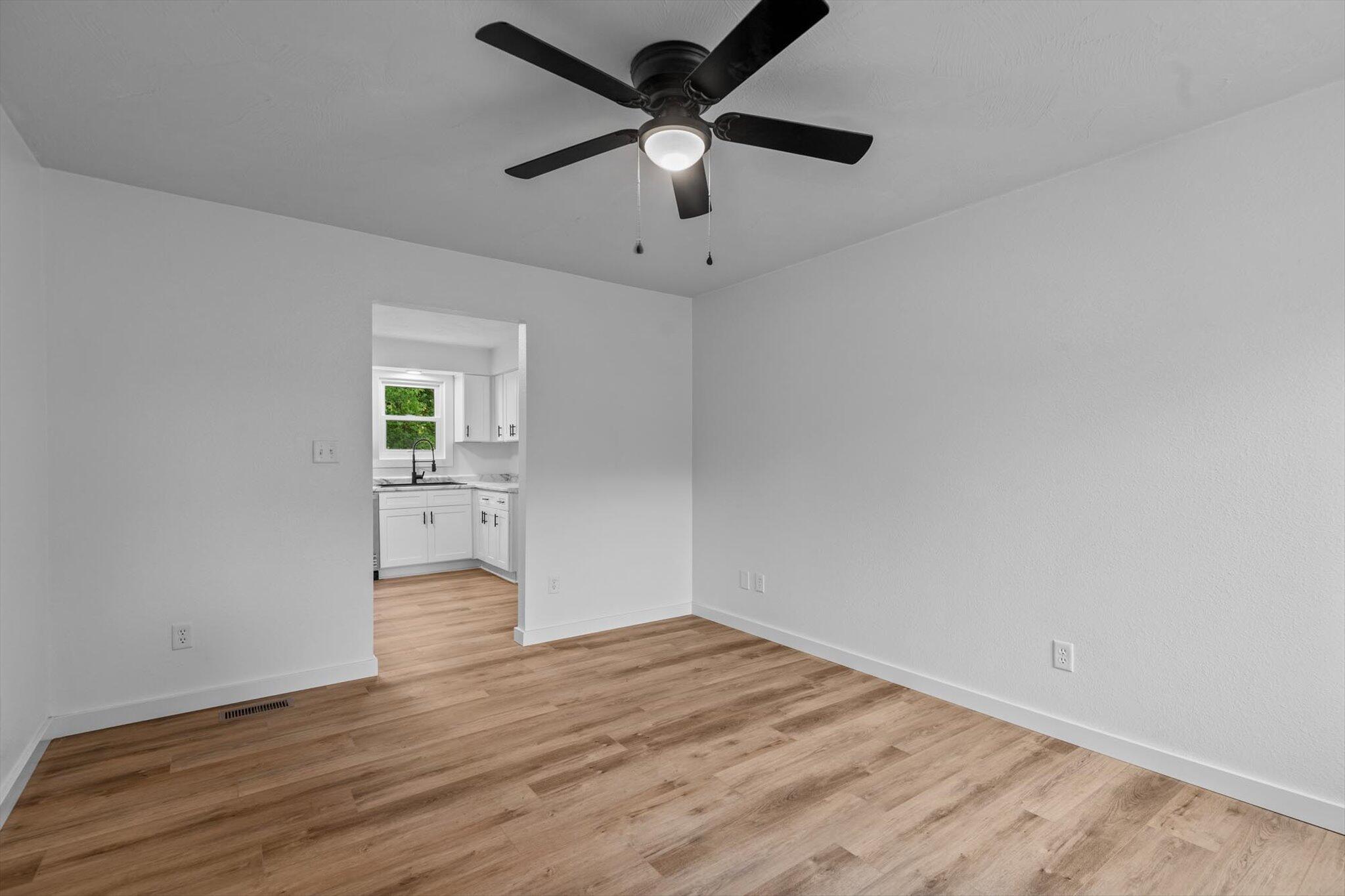 2750 West Walnut Street Property Photo 4