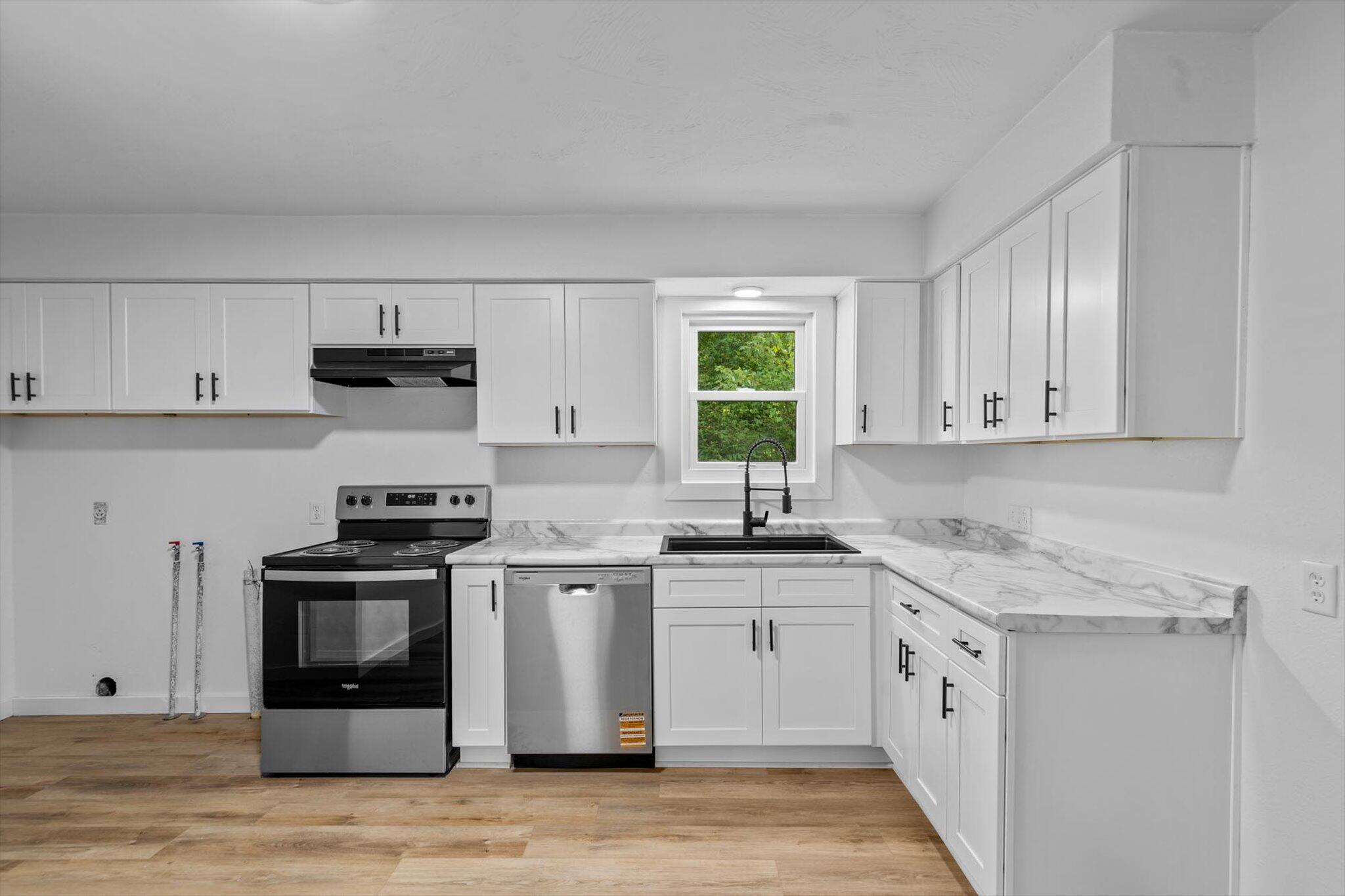 2750 West Walnut Street Property Photo 7