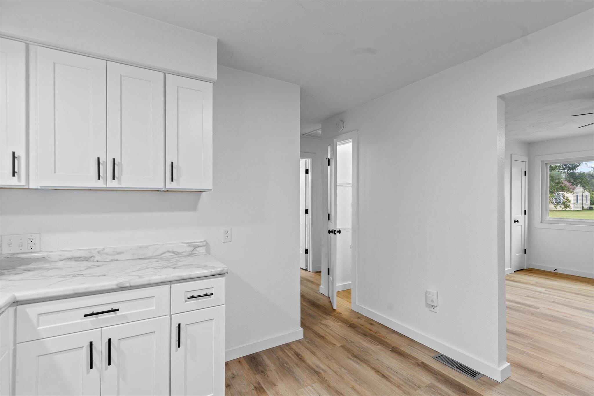 2750 West Walnut Street Property Photo 9