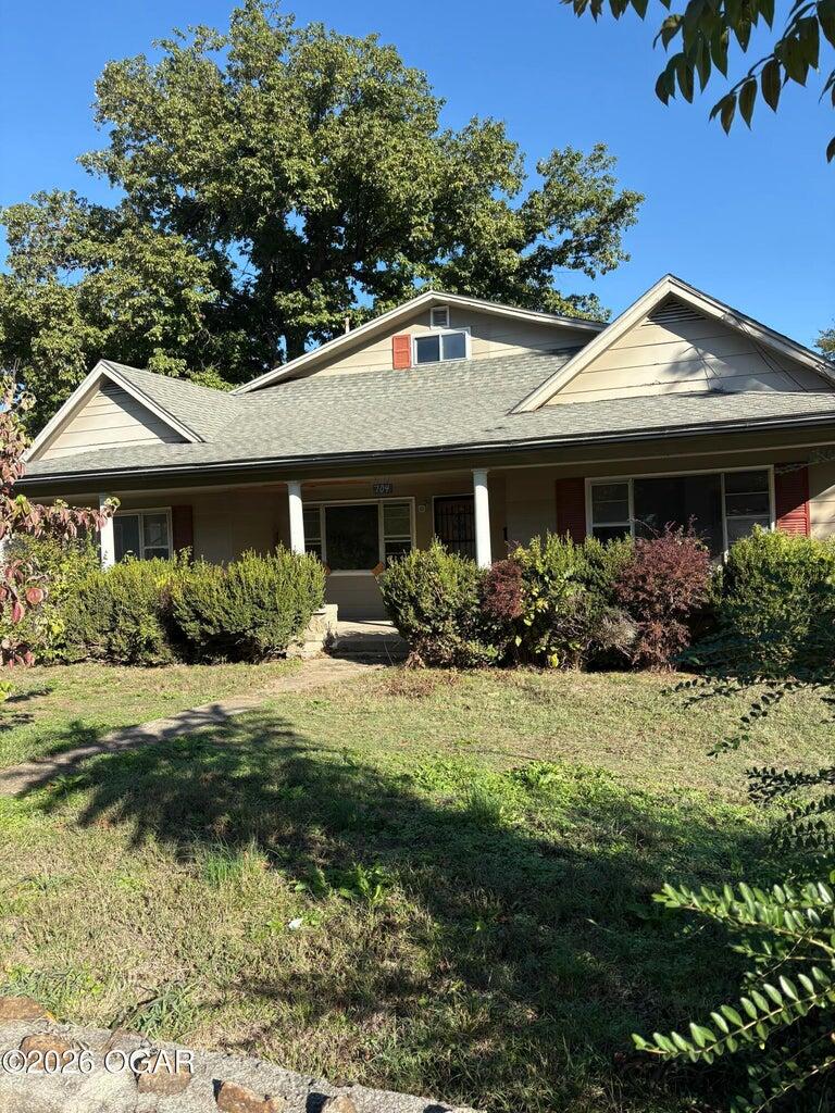 704 West Mccord Street Property Photo 1