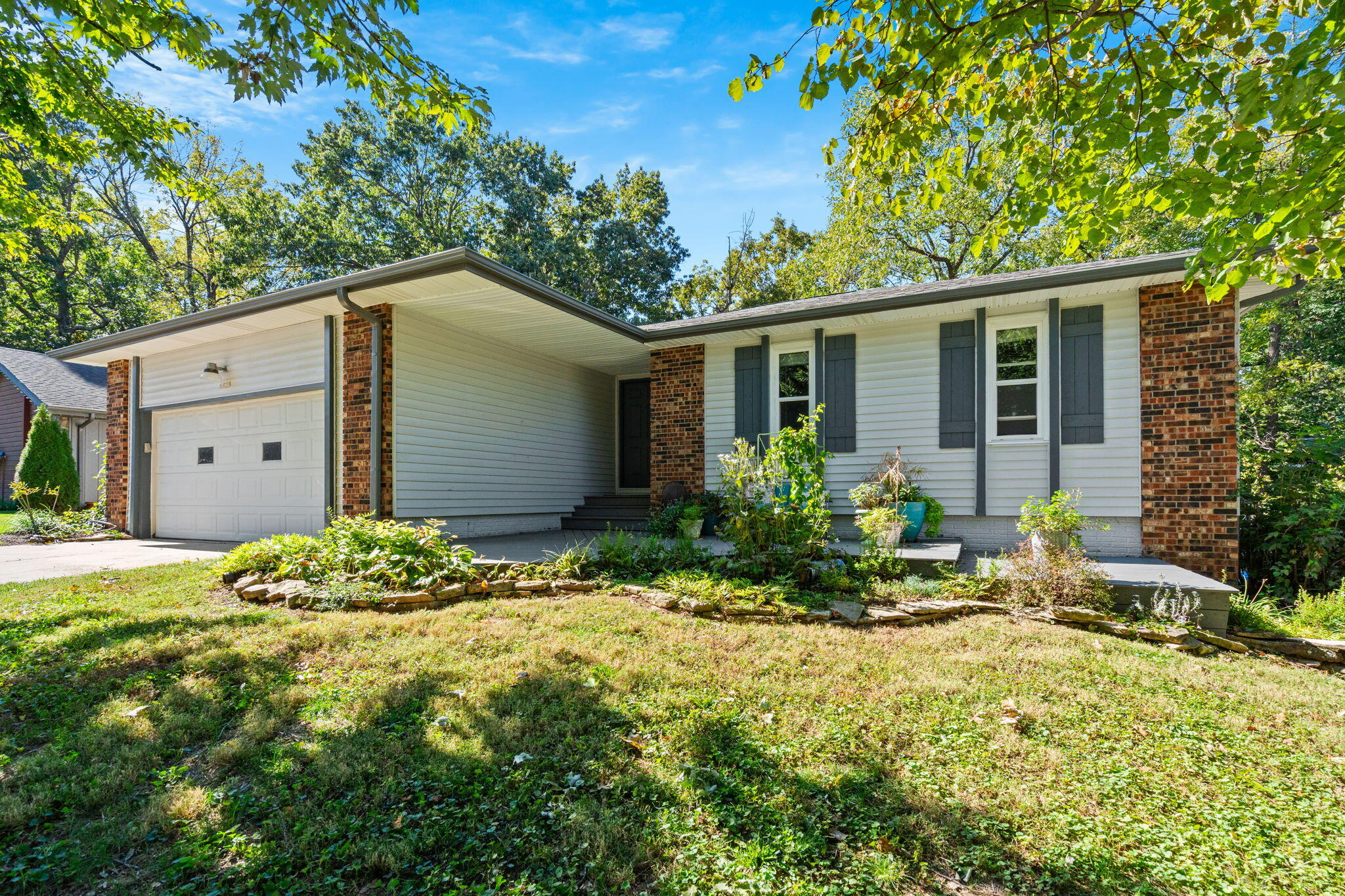 4823 South Louise Road Property Photo 1