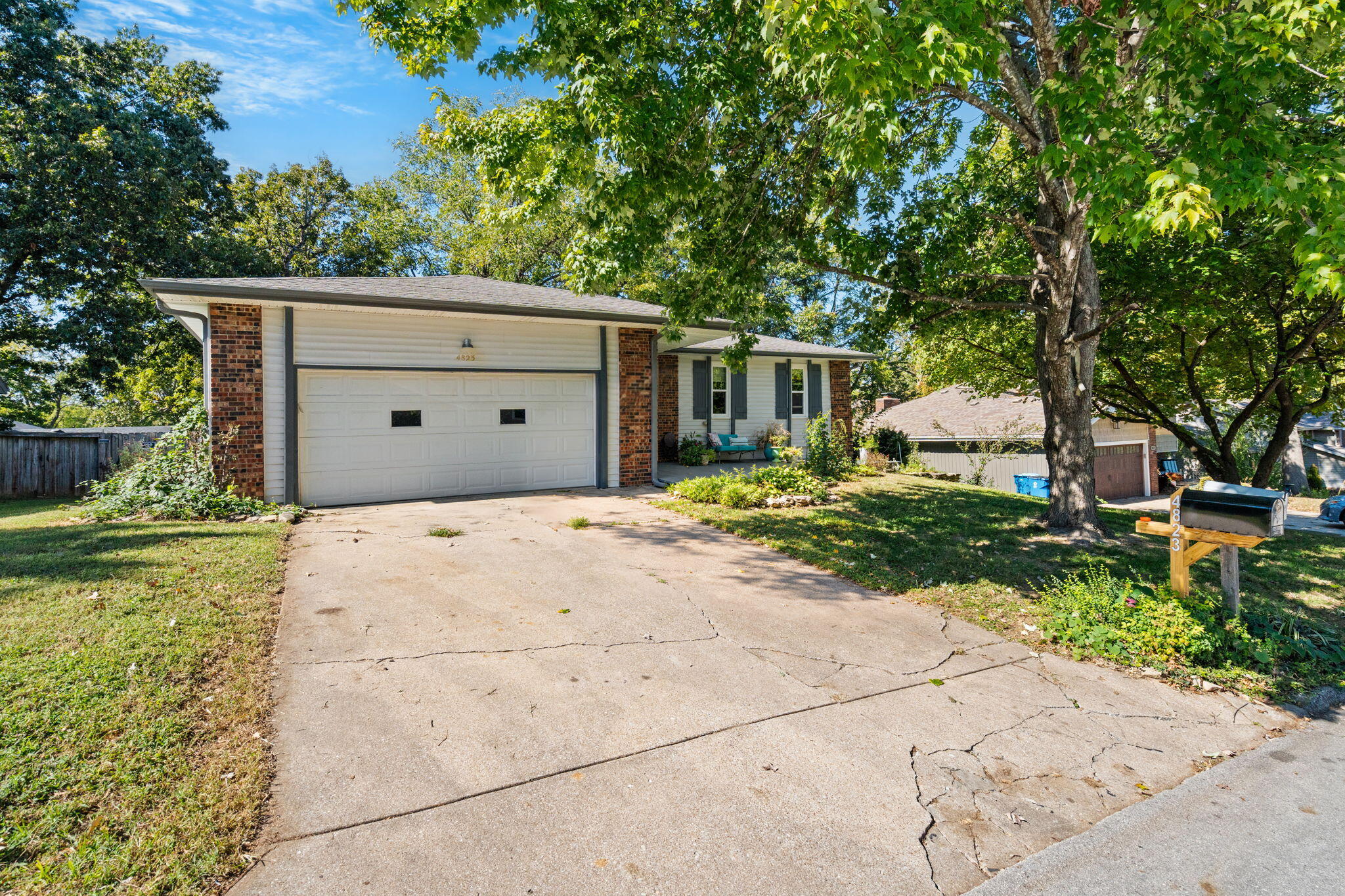 4823 South Louise Road Property Photo 2