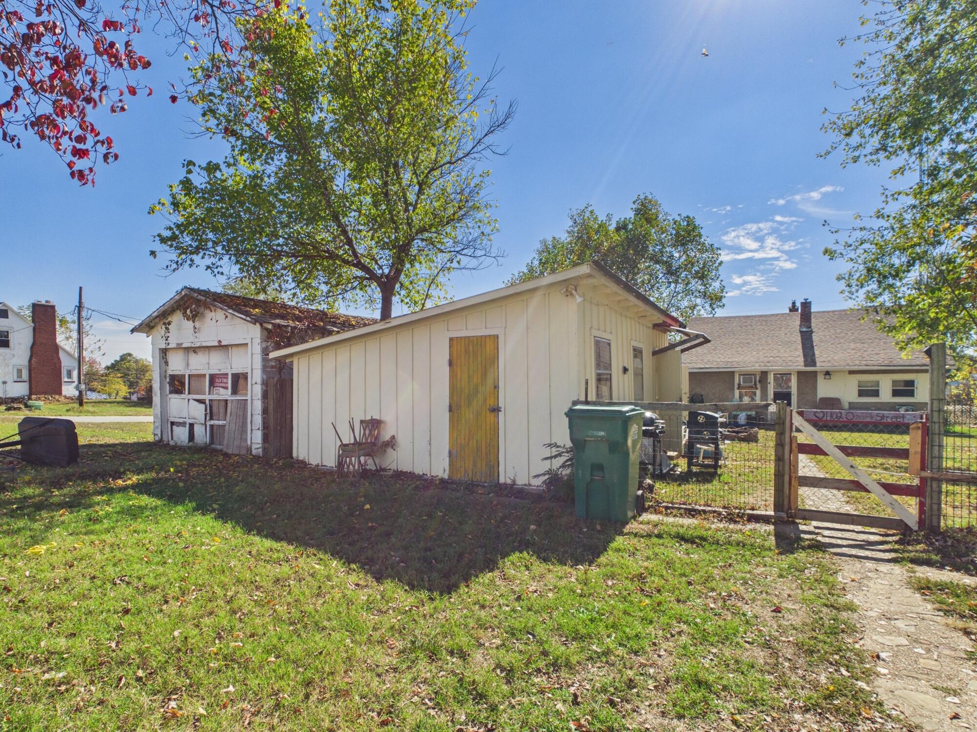 1102 Ozark Street Property Photo 11