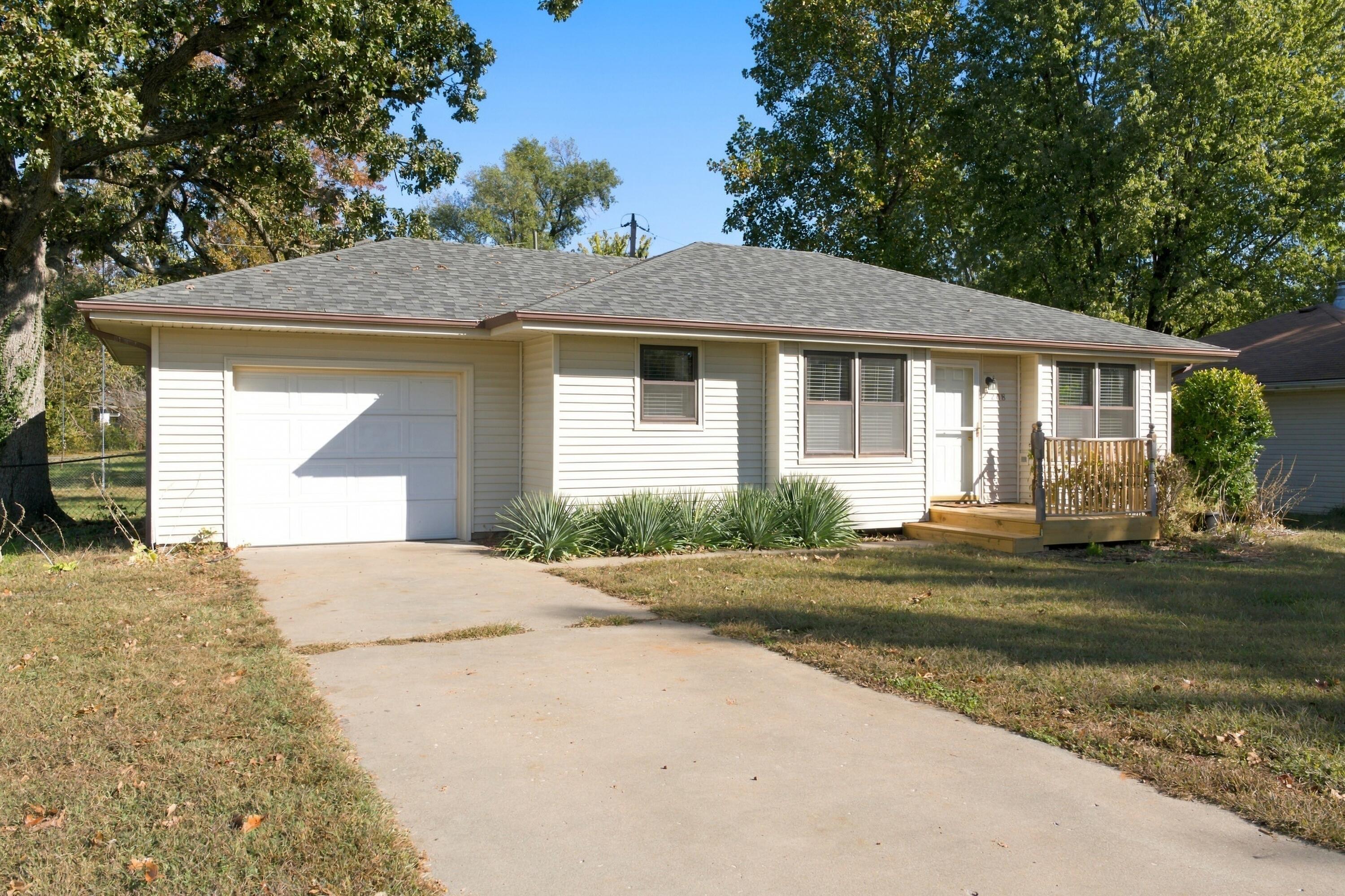 208 Glenn Street Property Photo 1