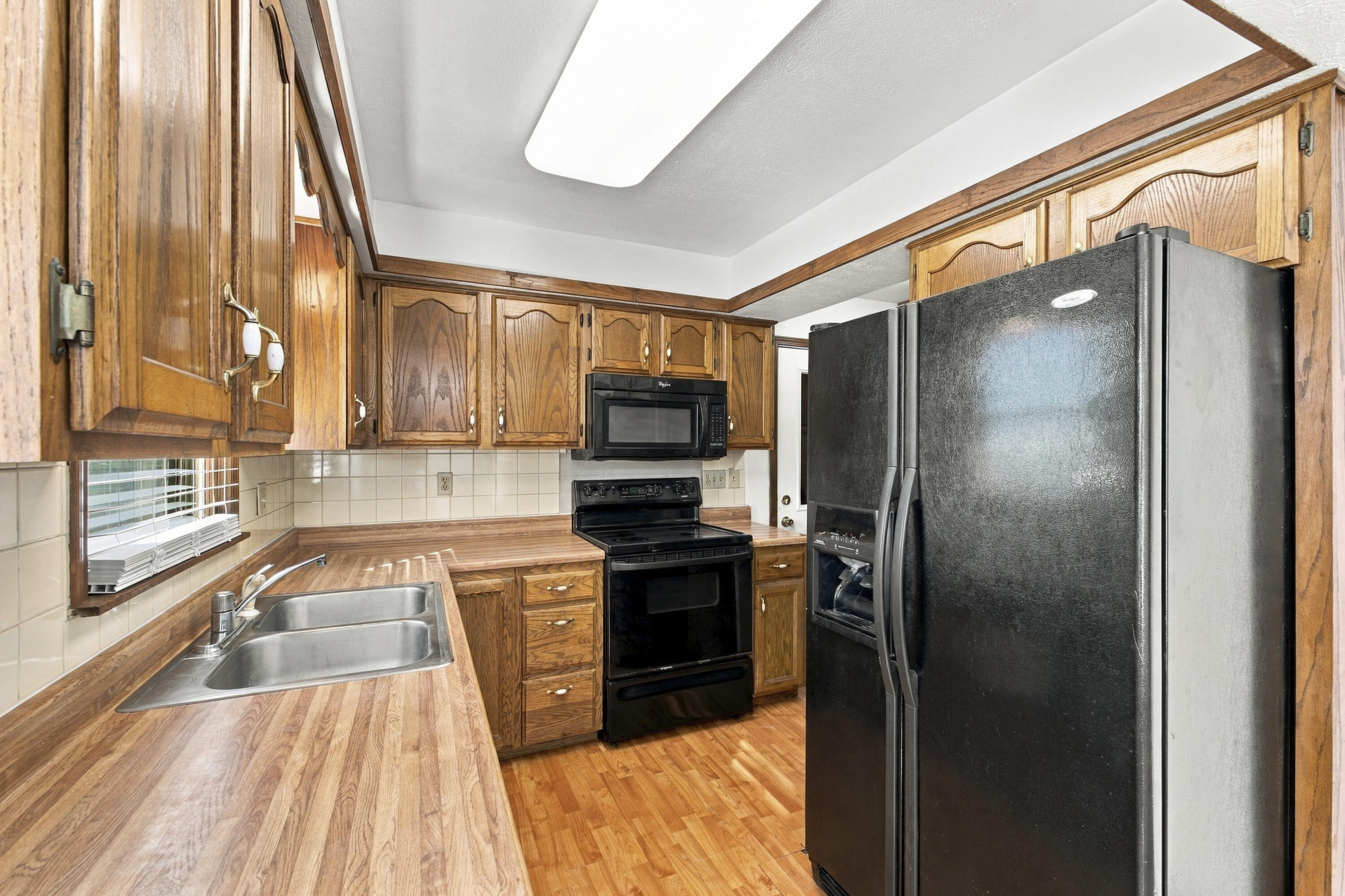 208 Glenn Street Property Photo 6