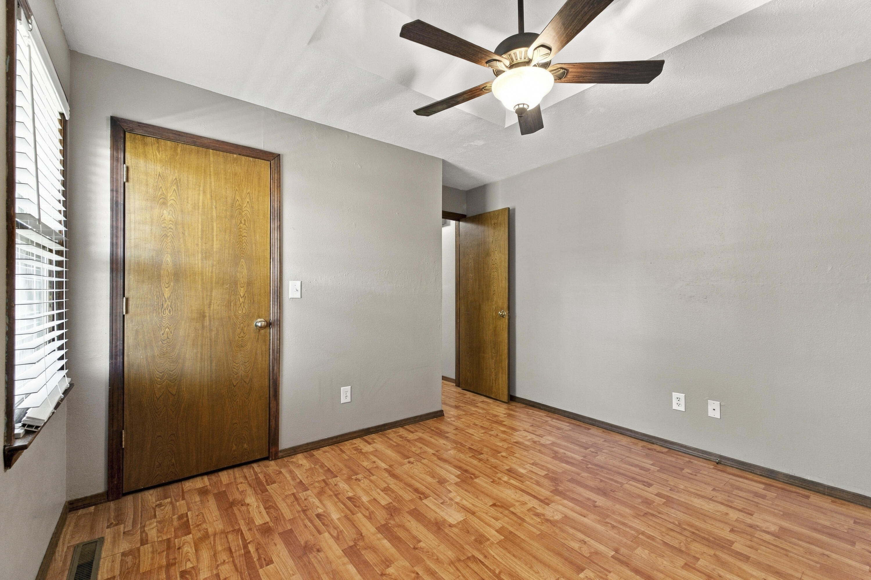 208 Glenn Street Property Photo 10