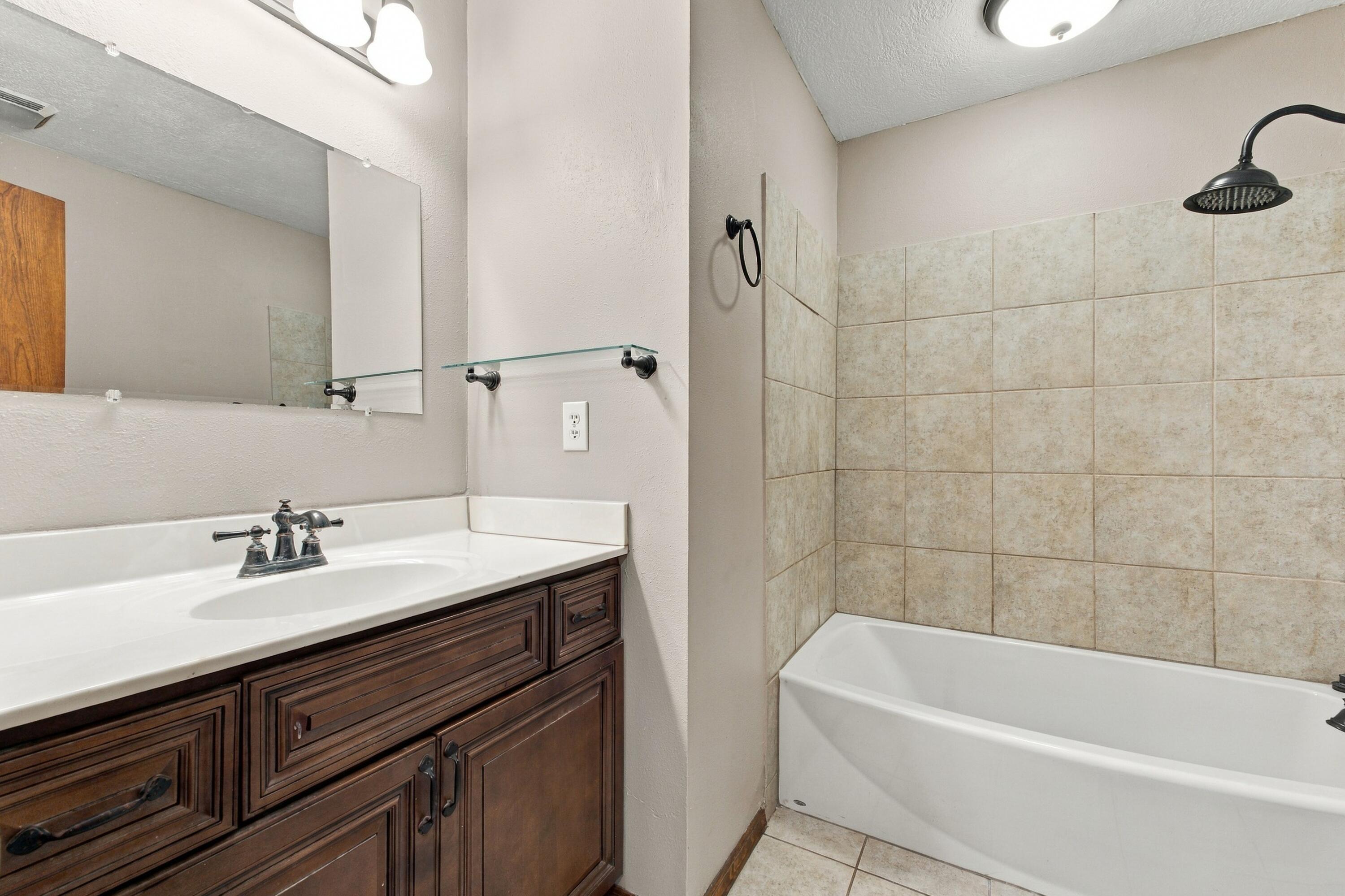 208 Glenn Street Property Photo 12