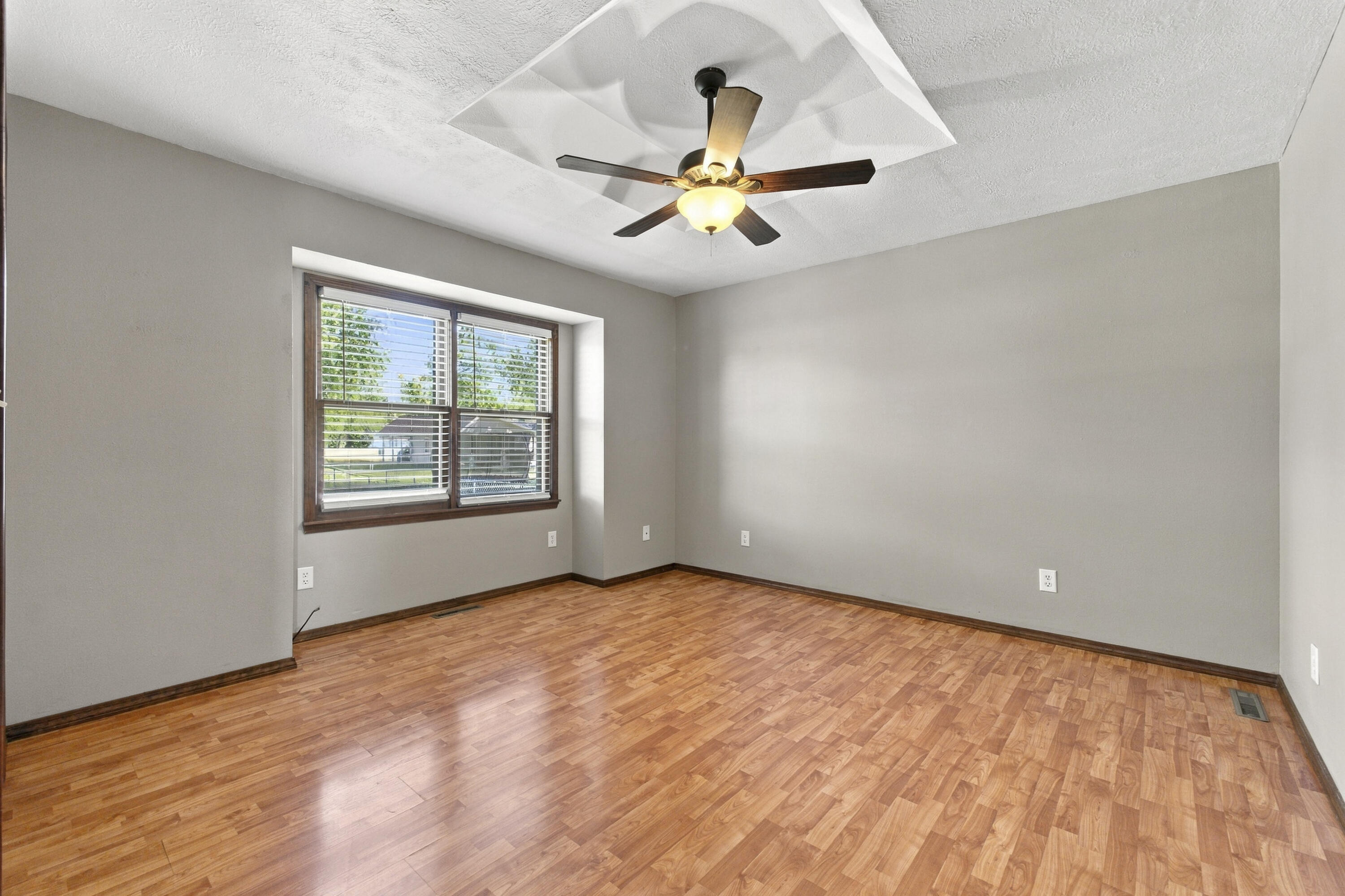 208 Glenn Street Property Photo 13