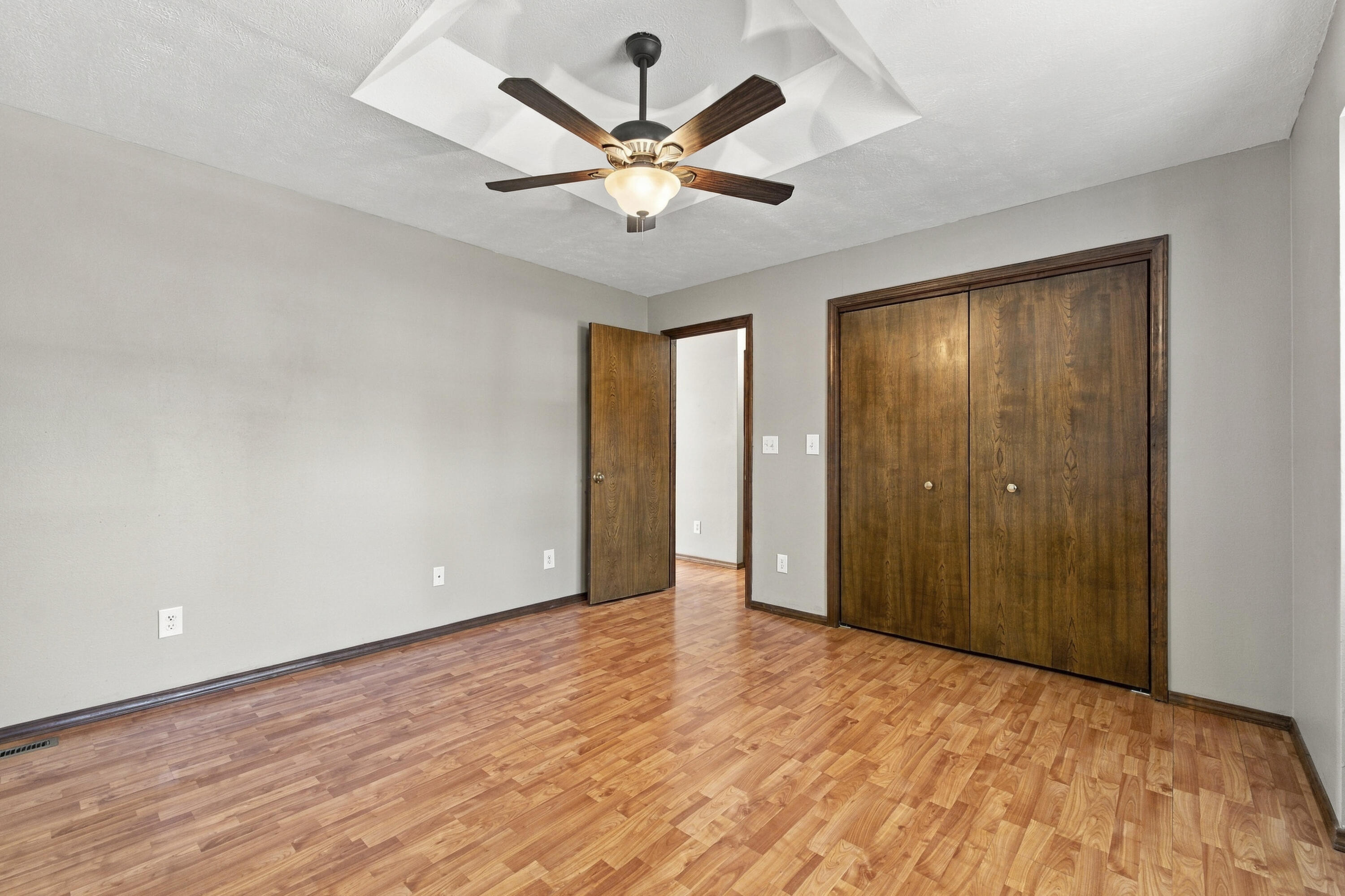208 Glenn Street Property Photo 14