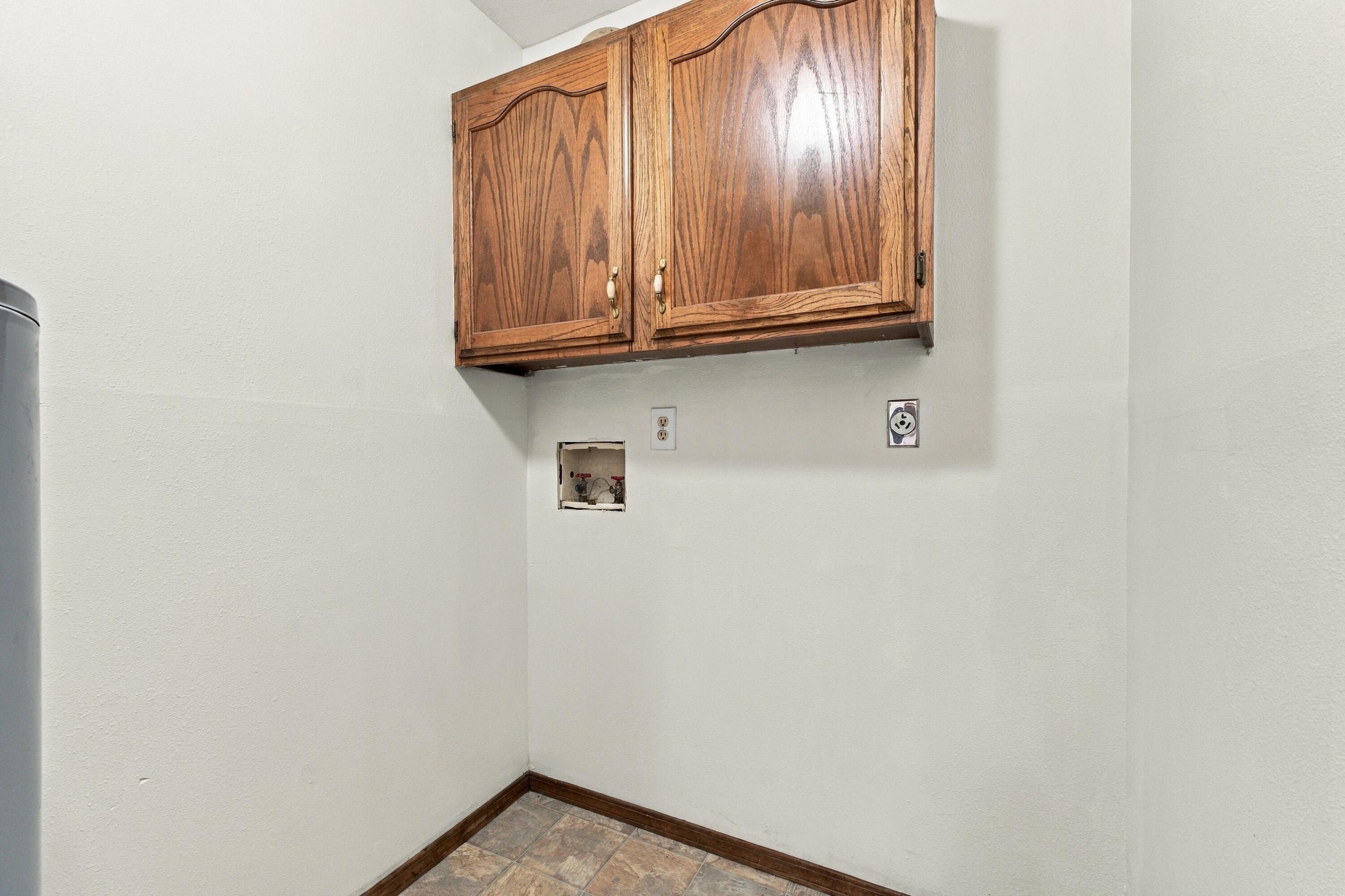 208 Glenn Street Property Photo 17