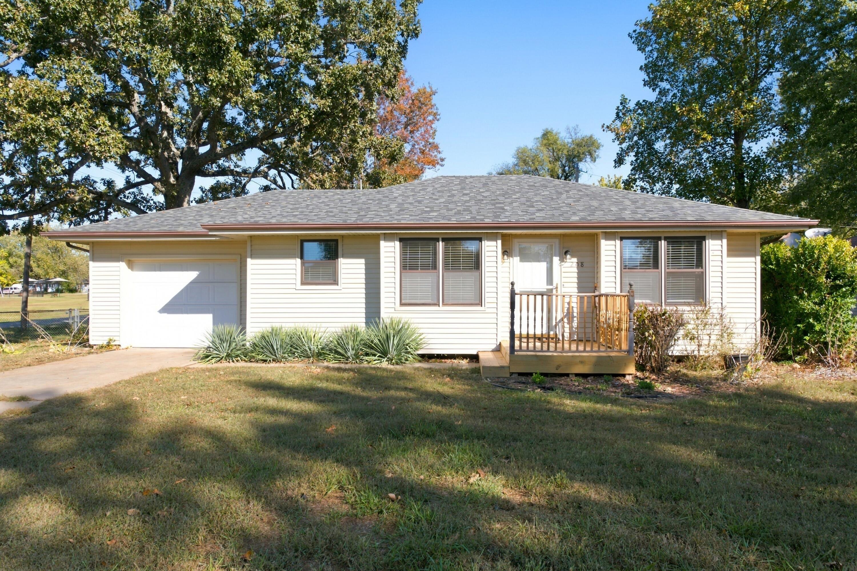 208 Glenn Street Property Photo 23