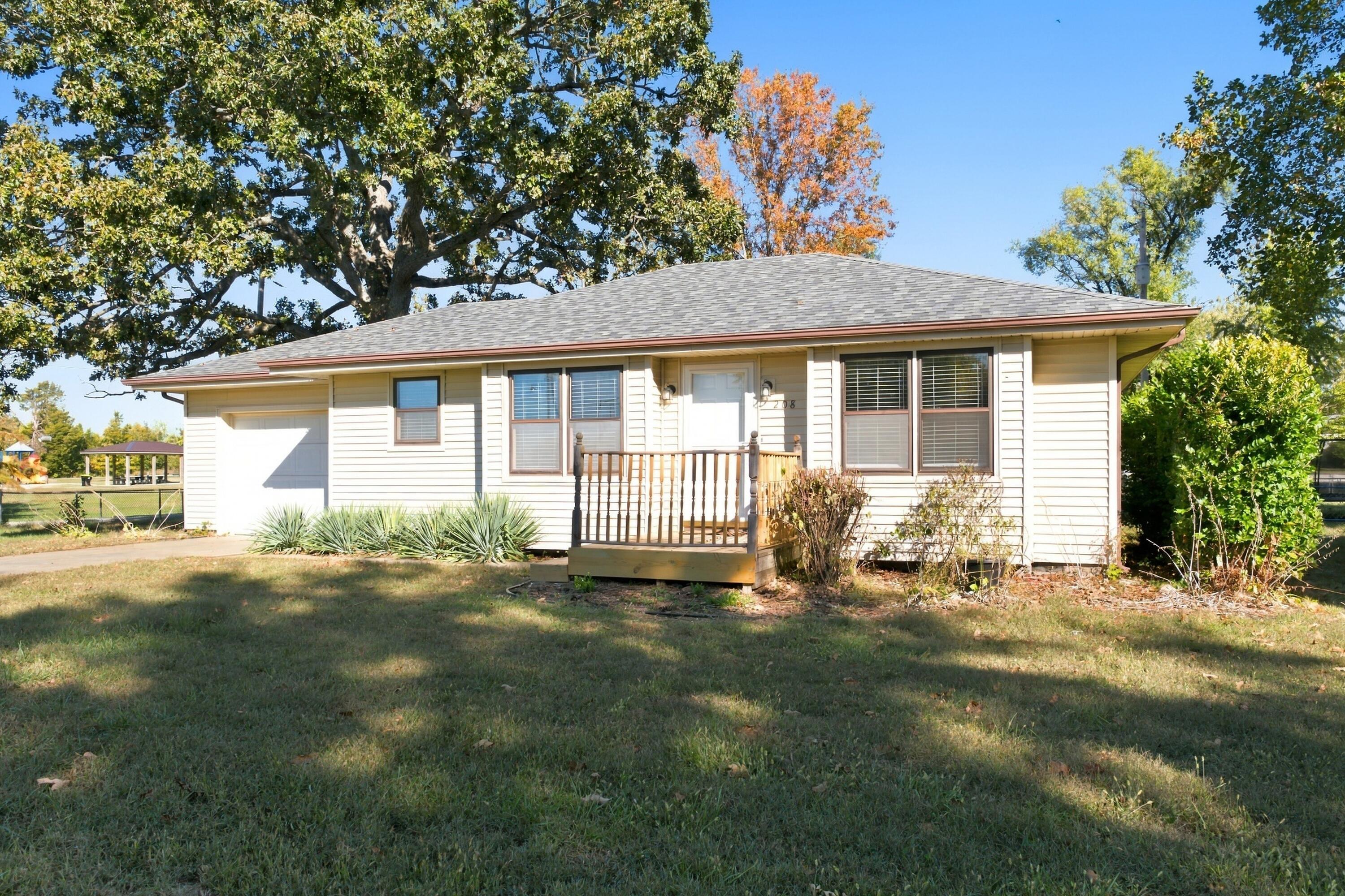 208 Glenn Street Property Photo 24