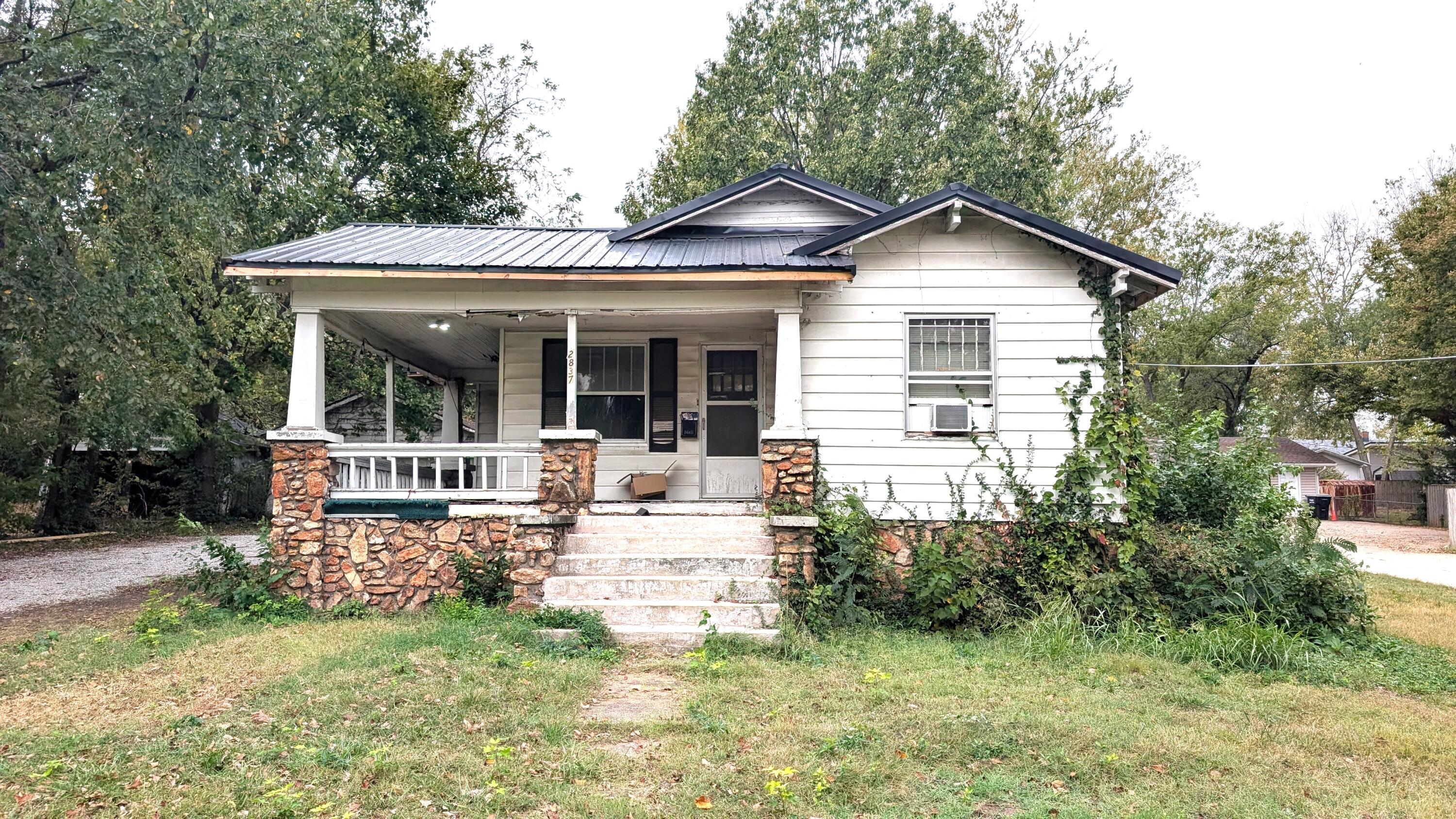 2837 North Grant Avenue Property Photo 1