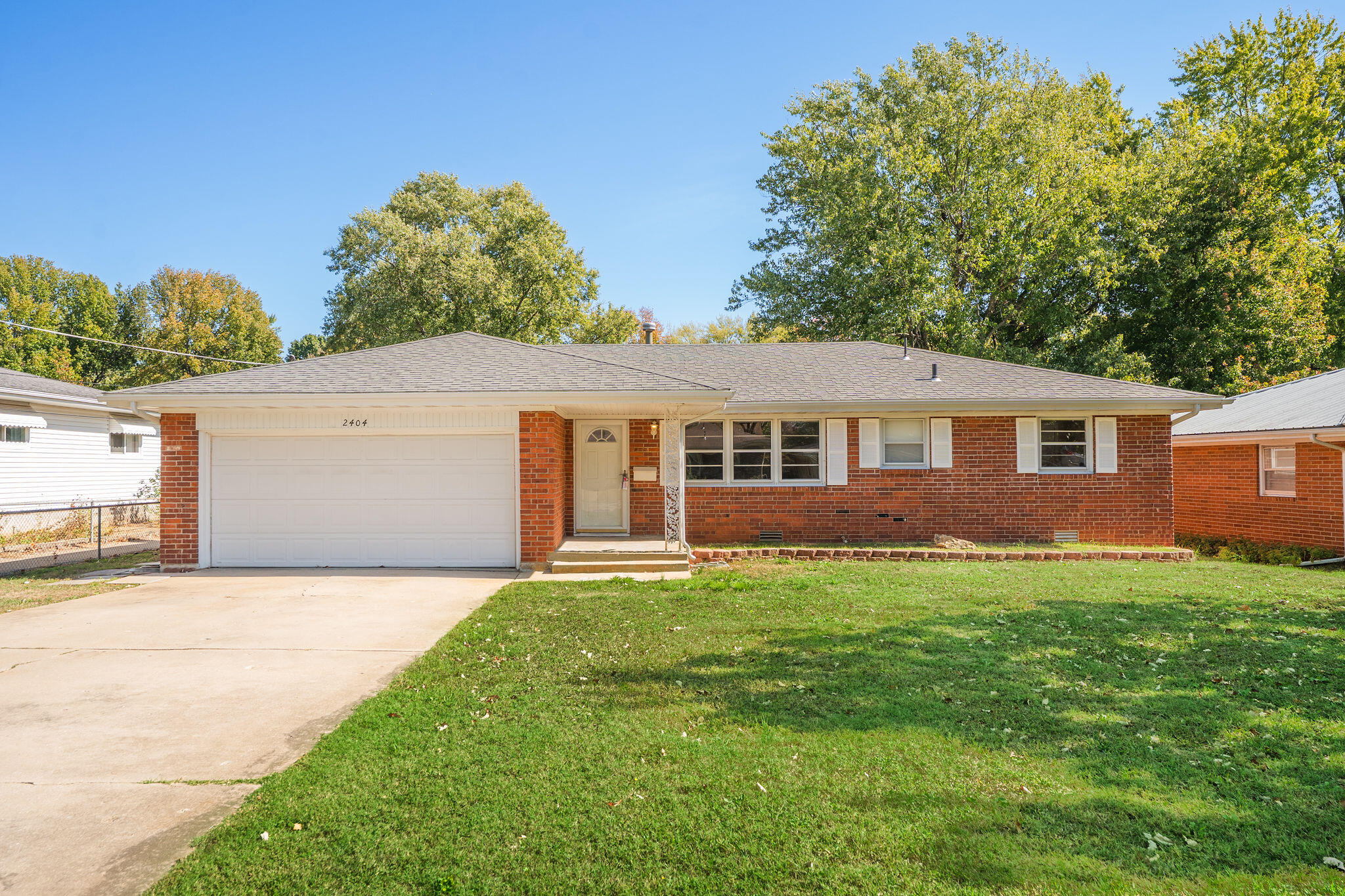2404 South Clay Avenue Property Photo 1