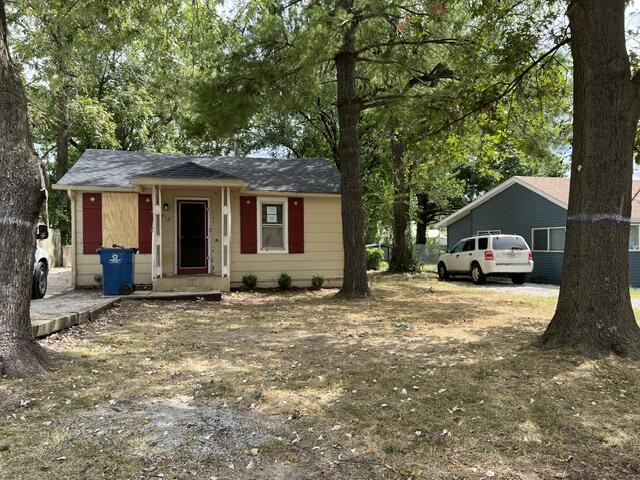 912 North Brown Avenue Property Photo 2