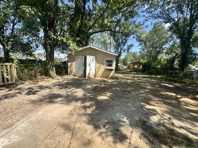 912 North Brown Avenue Property Photo 12