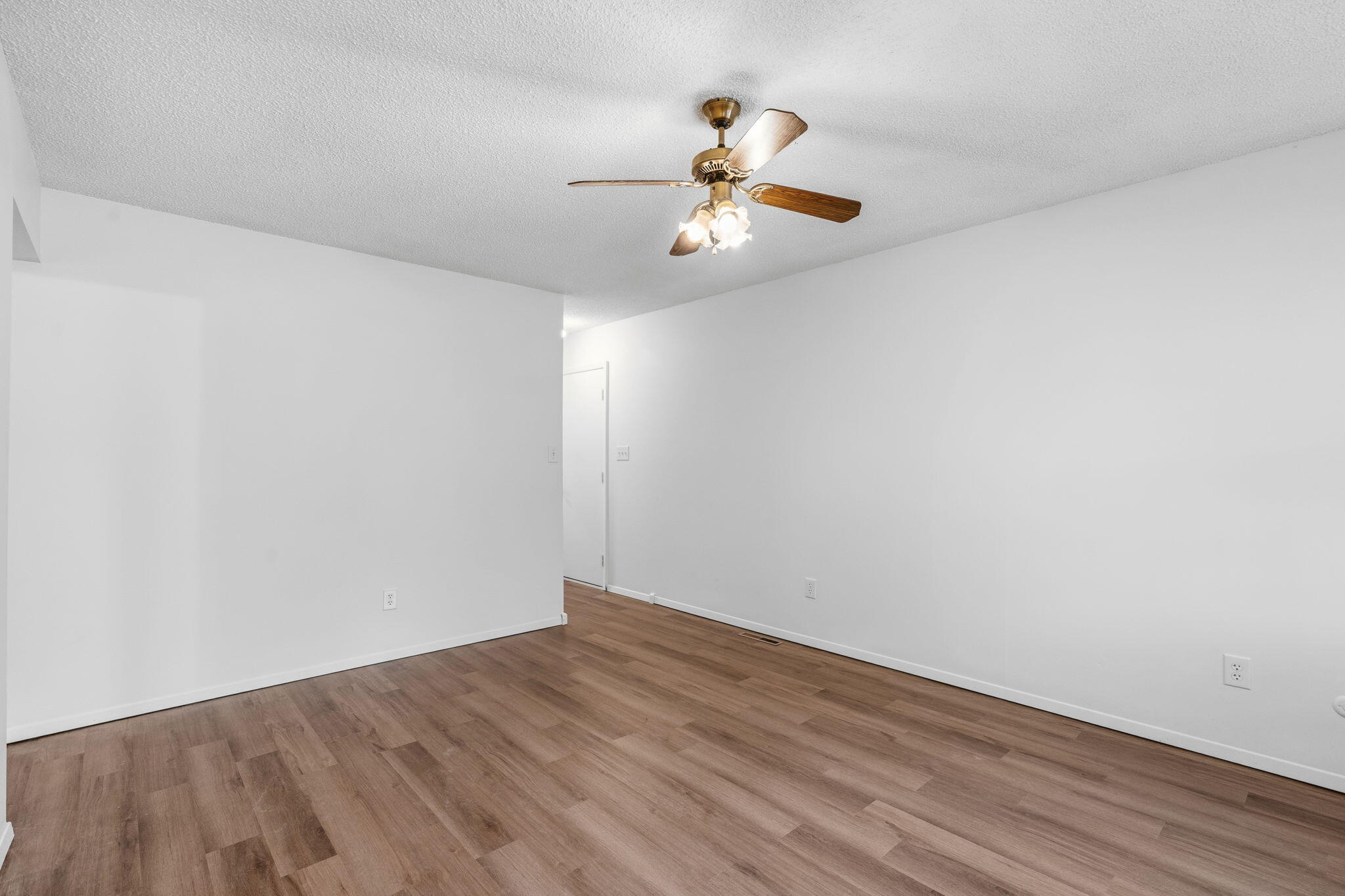 502 West Loren Street Property Photo 3