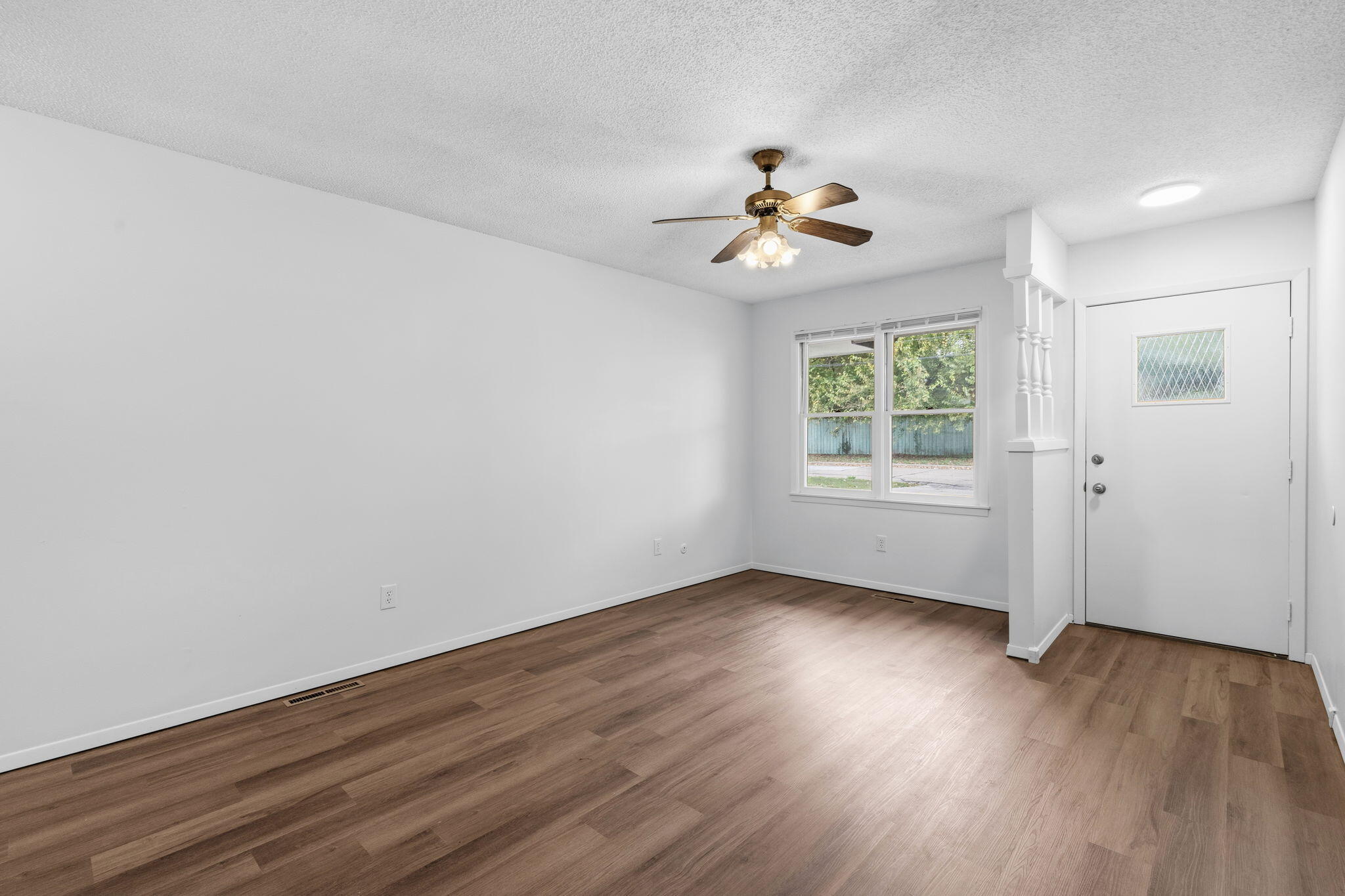 502 West Loren Street Property Photo 4