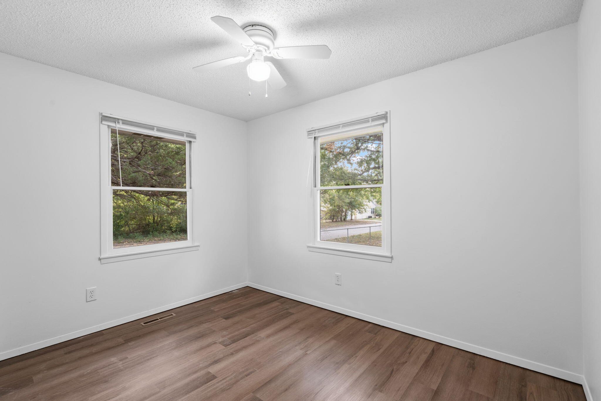 502 West Loren Street Property Photo 18