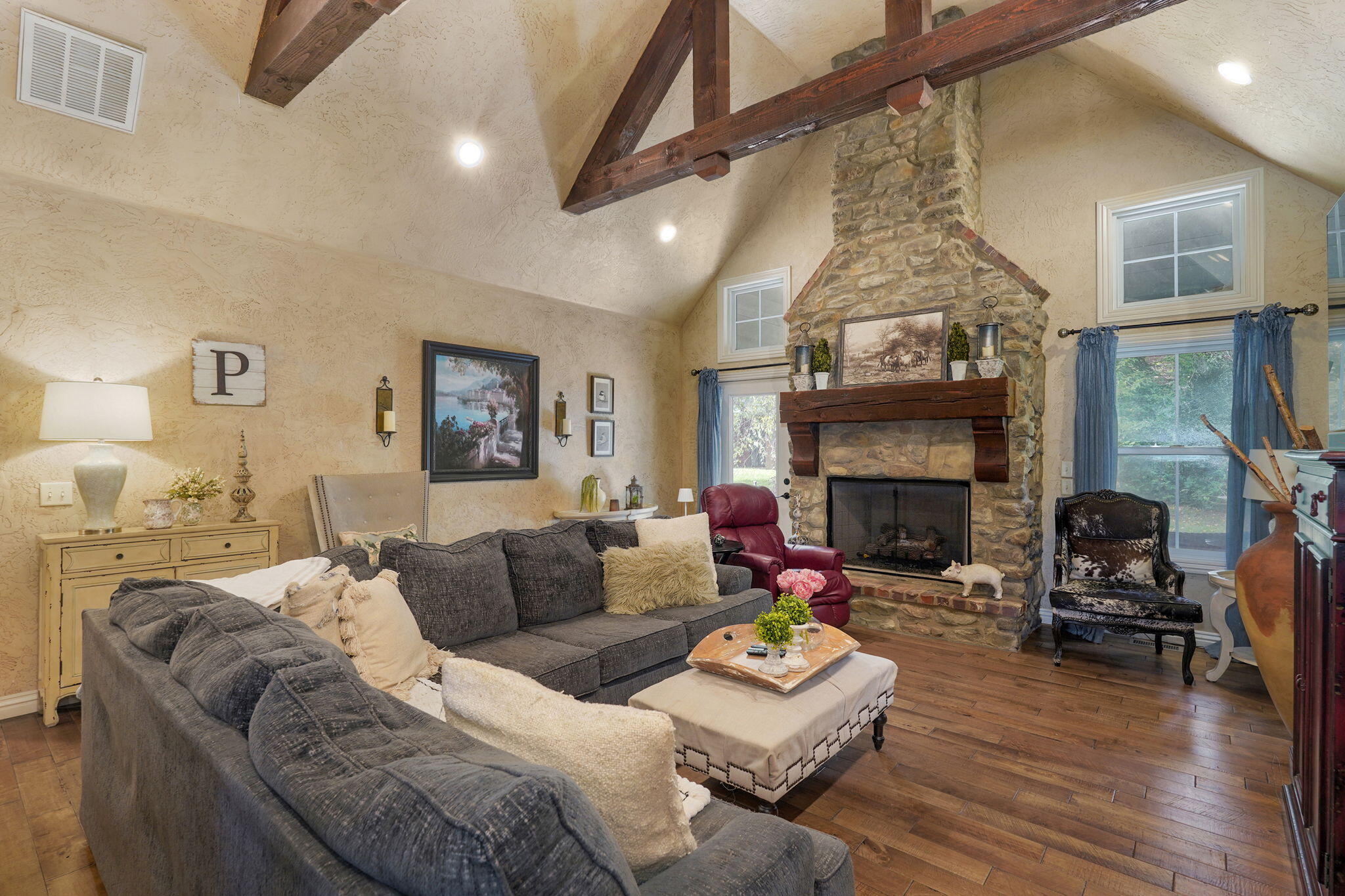 8324 Rolling Hills Drive Property Photo 9