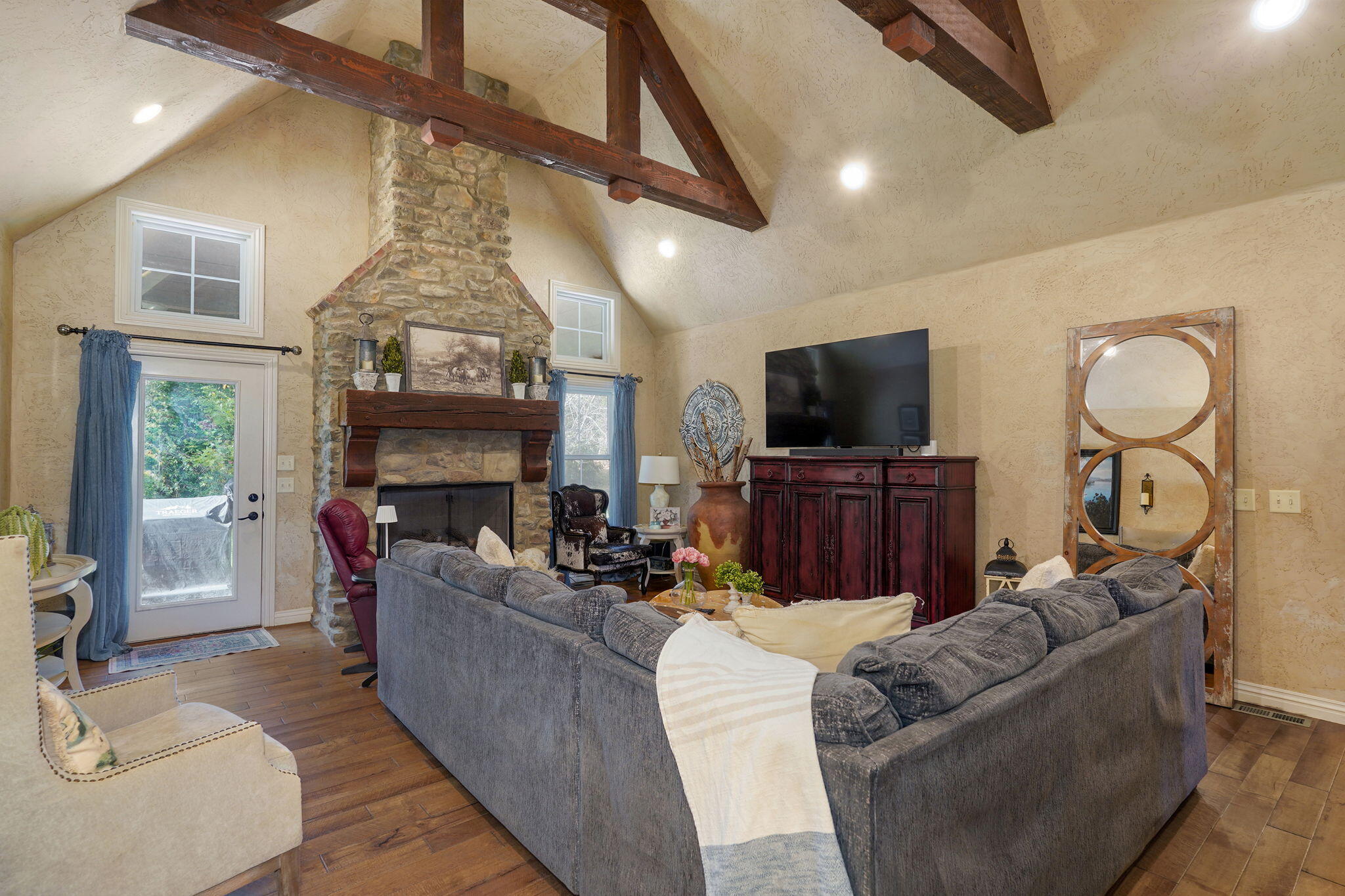 8324 Rolling Hills Drive Property Photo 11
