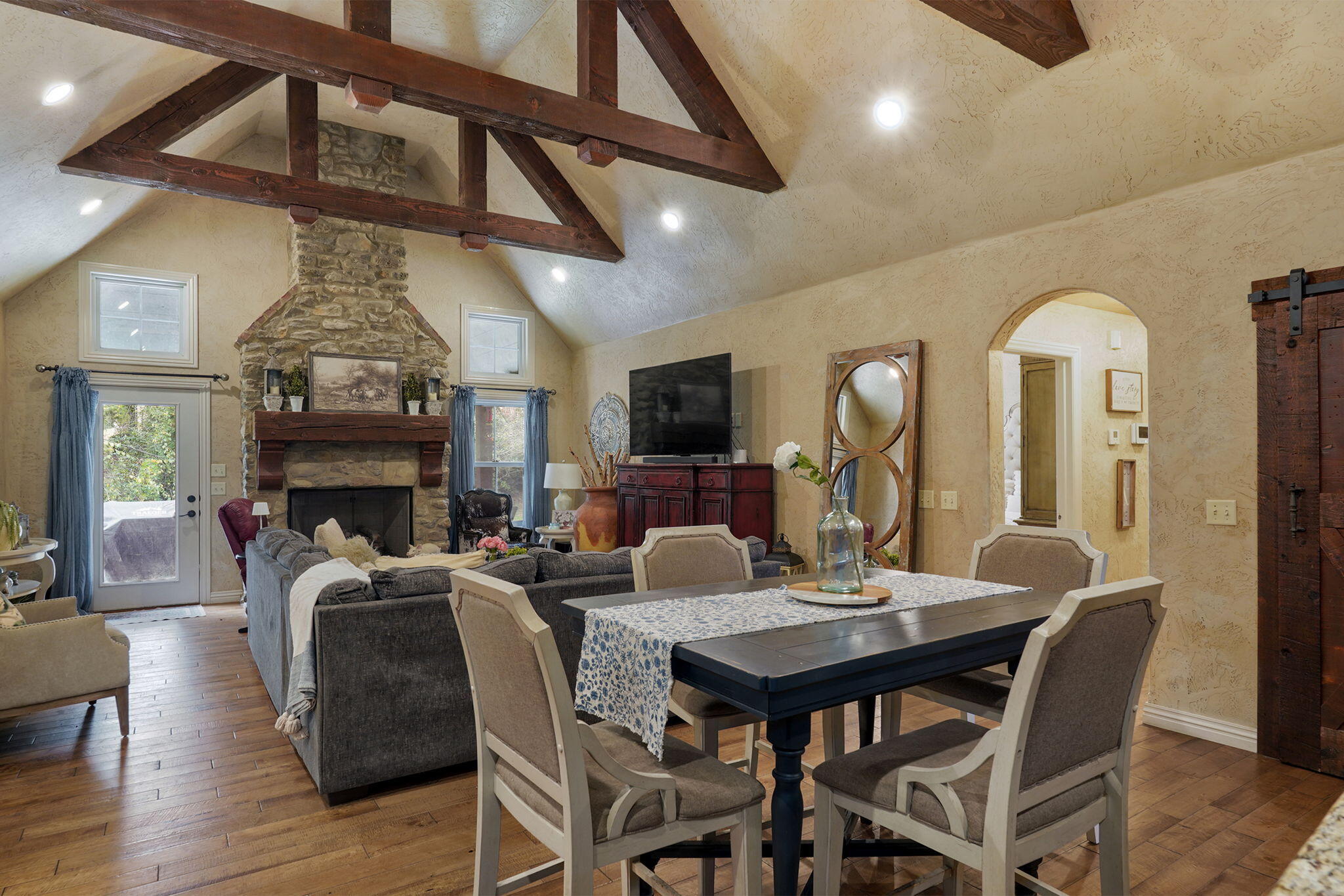 8324 Rolling Hills Drive Property Photo 13