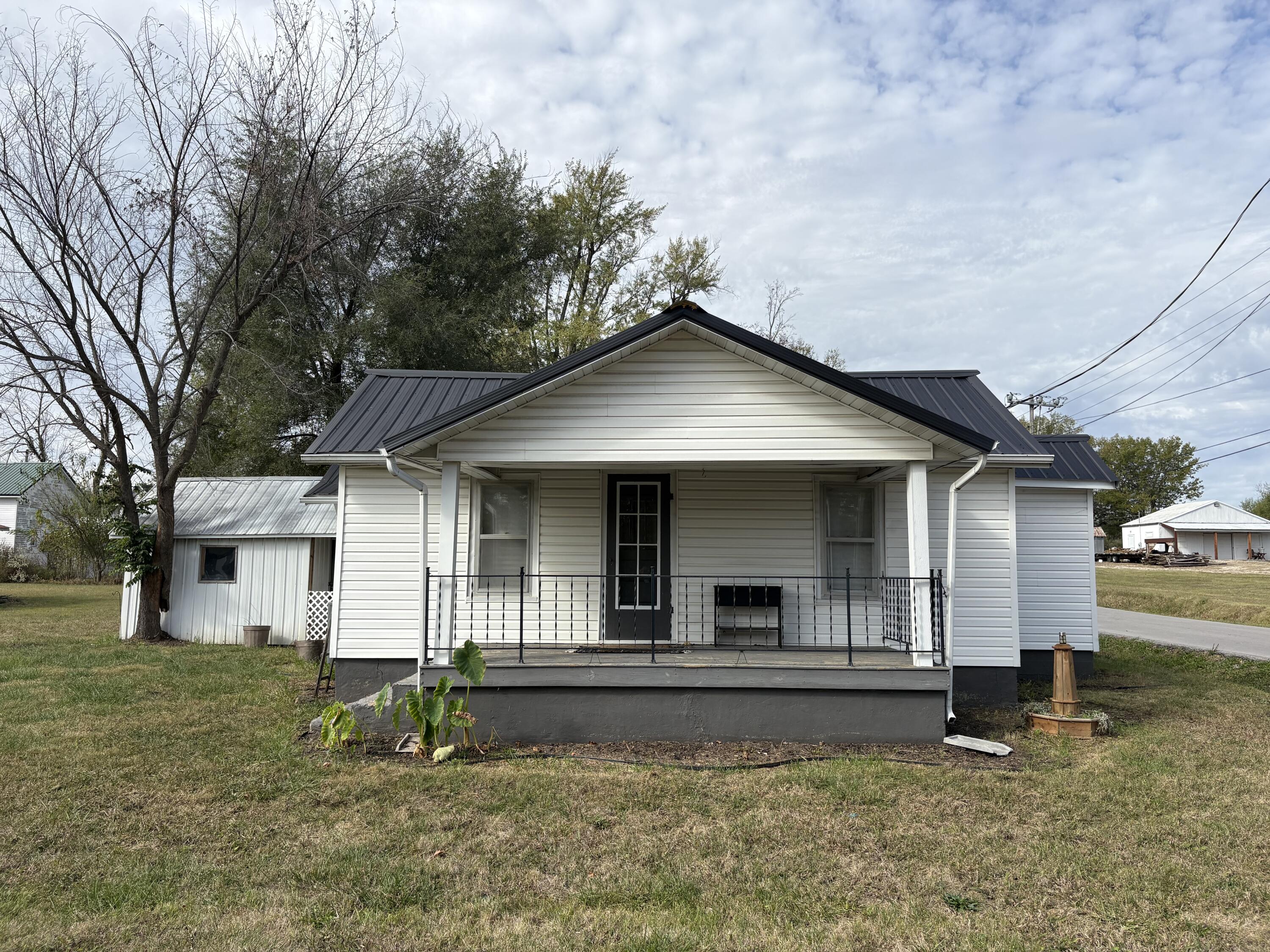 1227 North Maple Street Property Photo 1
