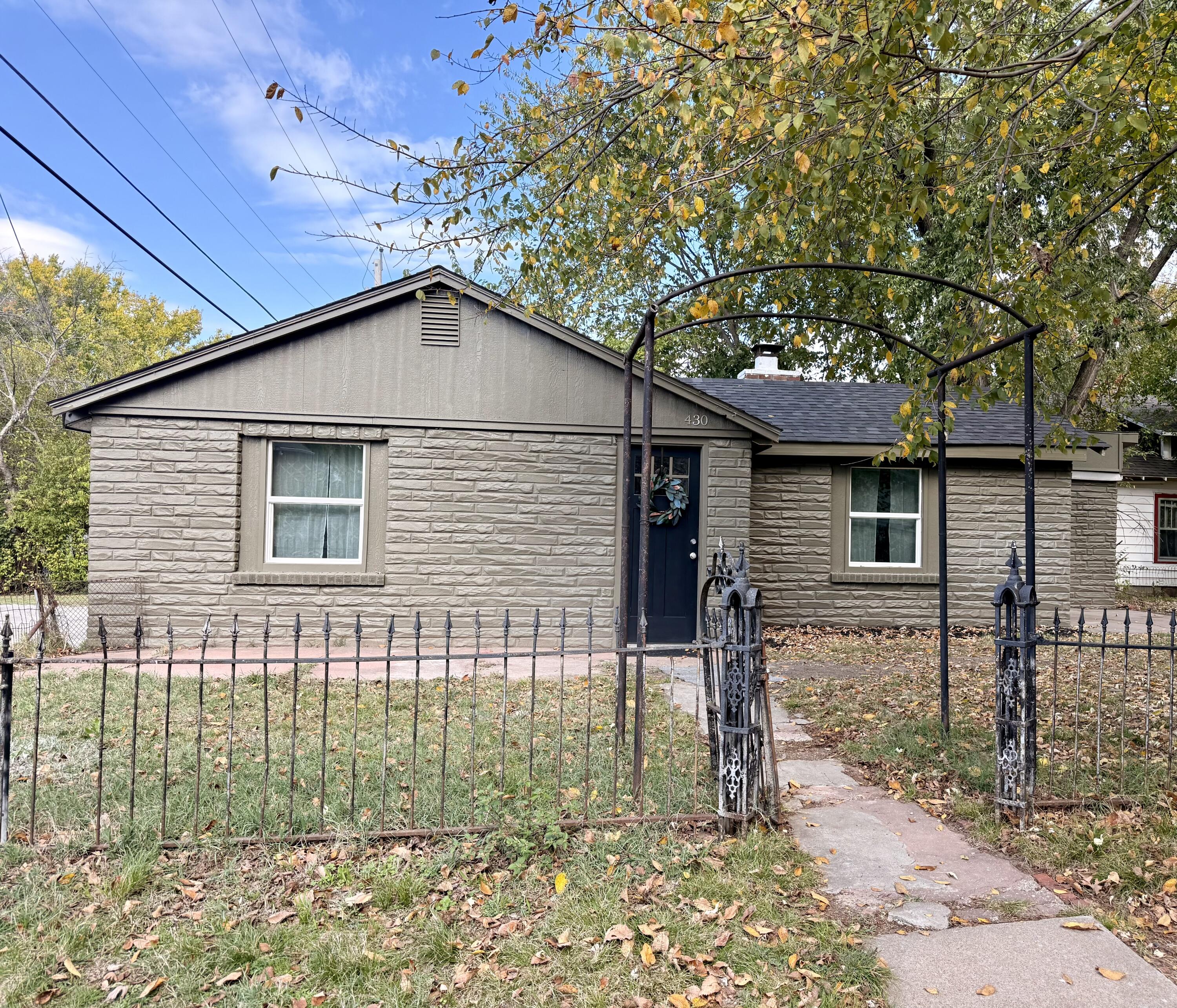 430 South Park Avenue Property Photo 1