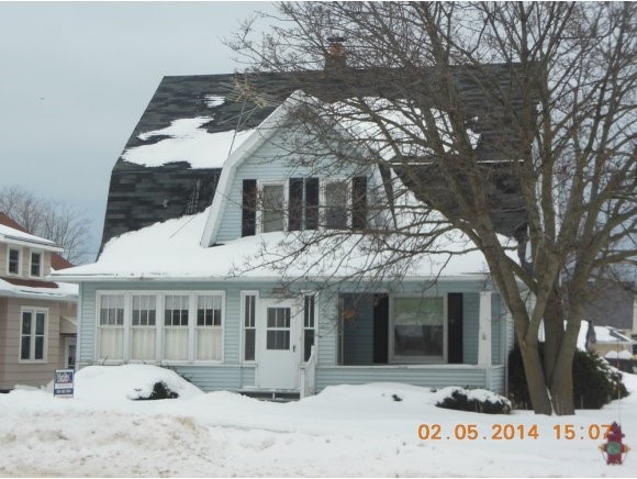 624 1st St Property Photo 1