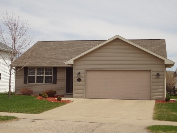 2516 Maple Grove Dr Property Photo 1