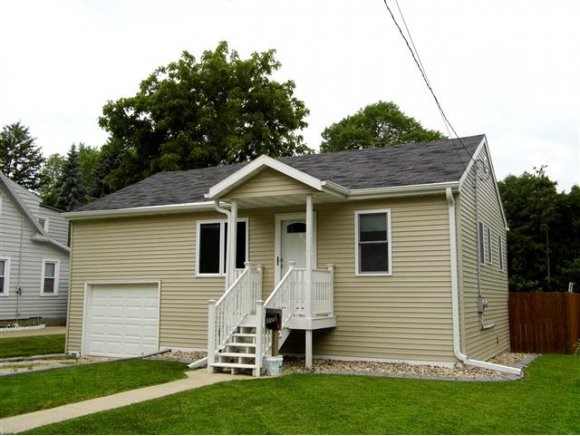 308 Oak Grove Ave Property Photo 1