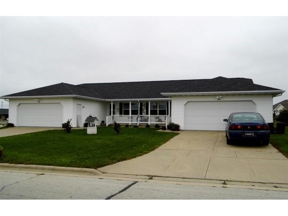 584 E Glenbrook Dr Property Photo 1