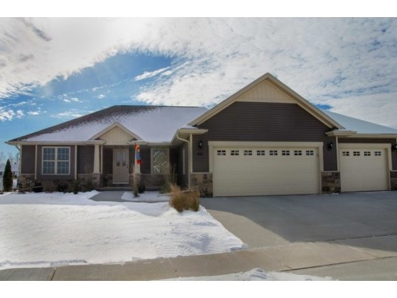 651 Pebblestone Cr Property Photo 1