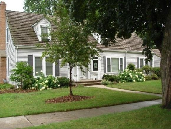 556 Riverway Property Photo 1