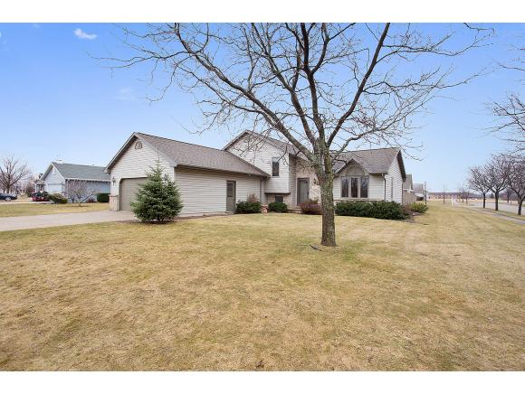 737 Woodsview Ln Property Photo 1