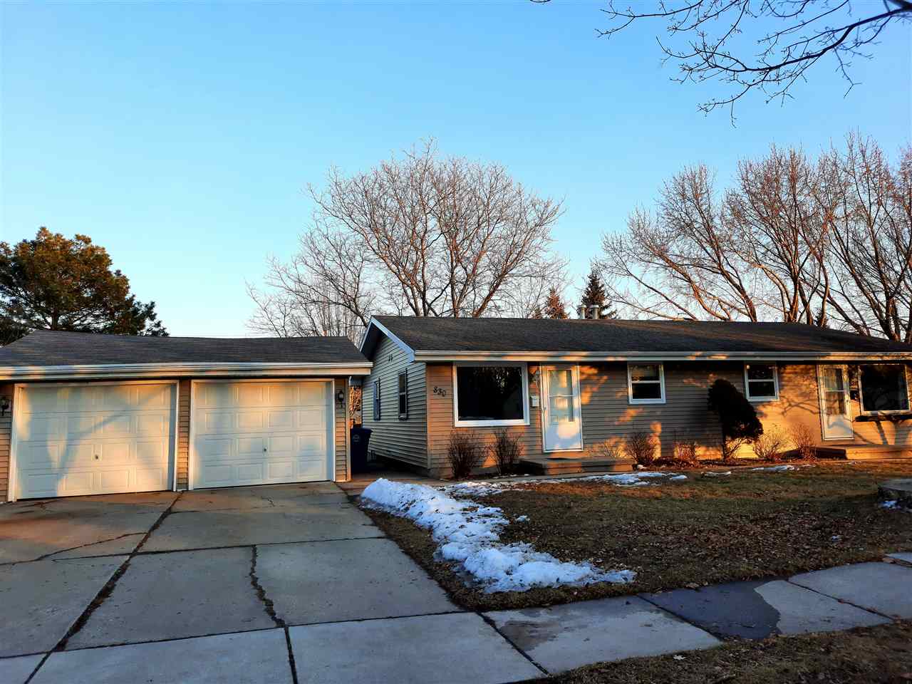 828 Smits Street Property Photo 1