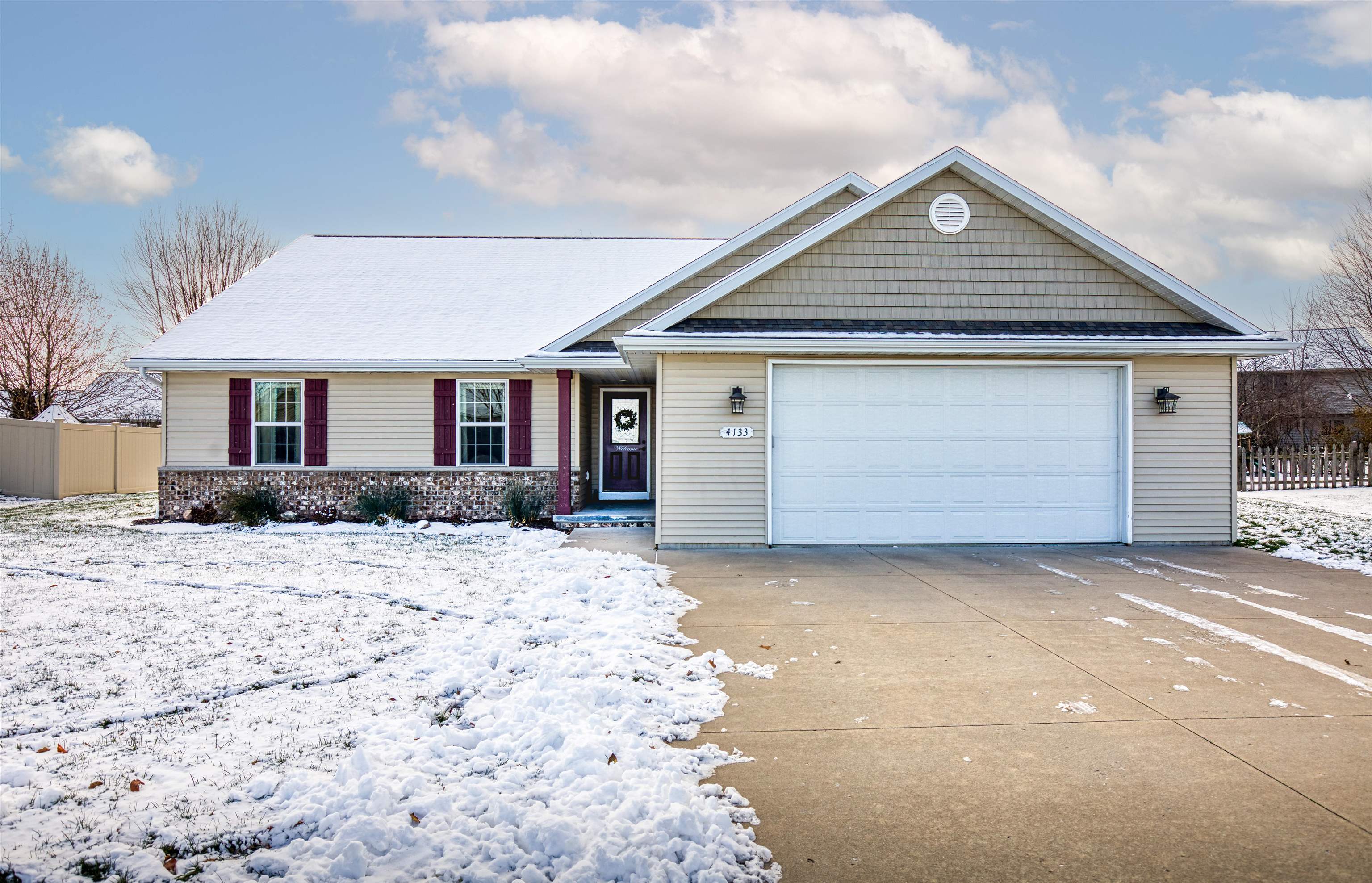 4133 E Braeburn Drive Property Photo 1