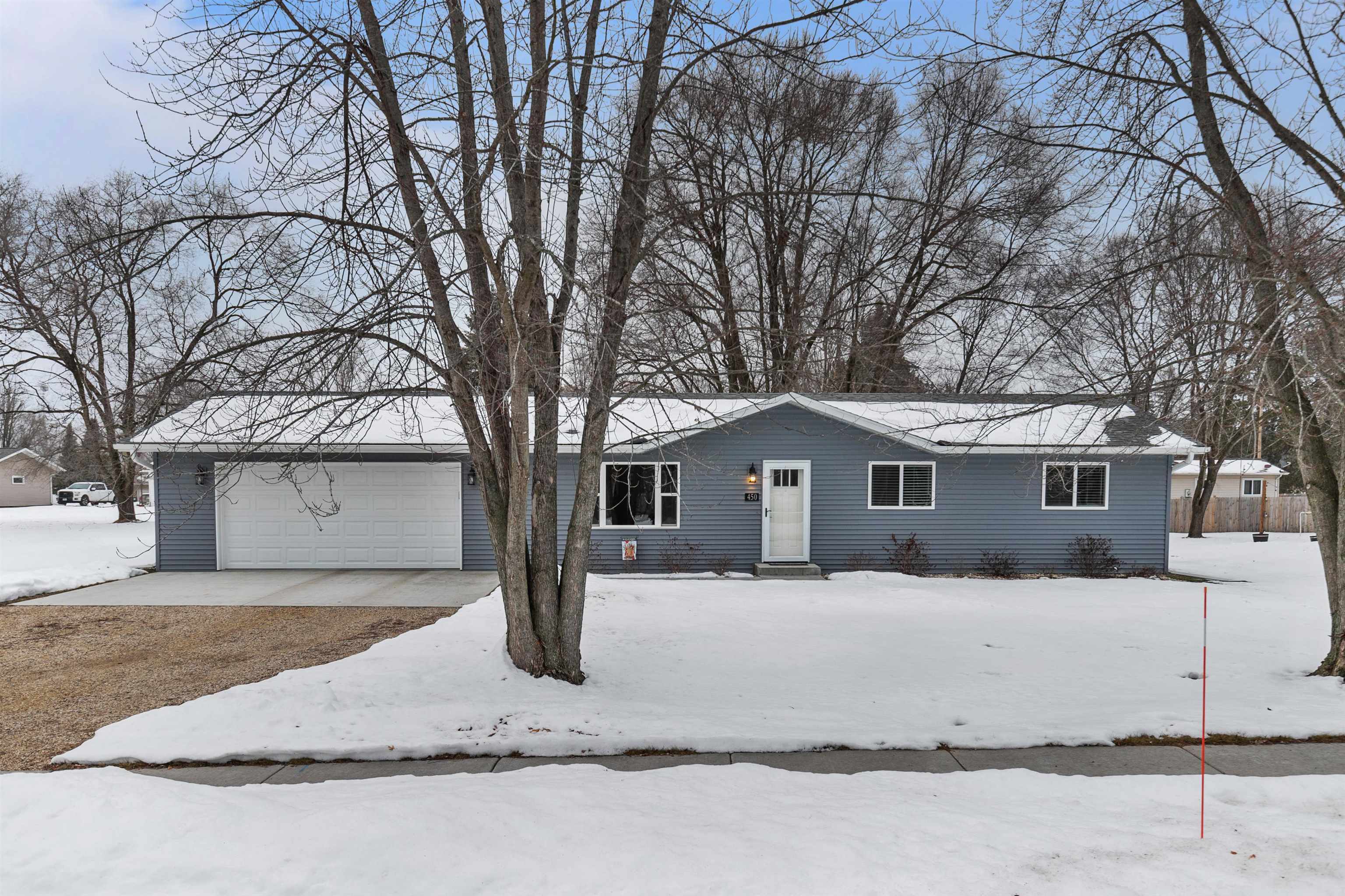 450 E Green Meadow Street Property Photo 1