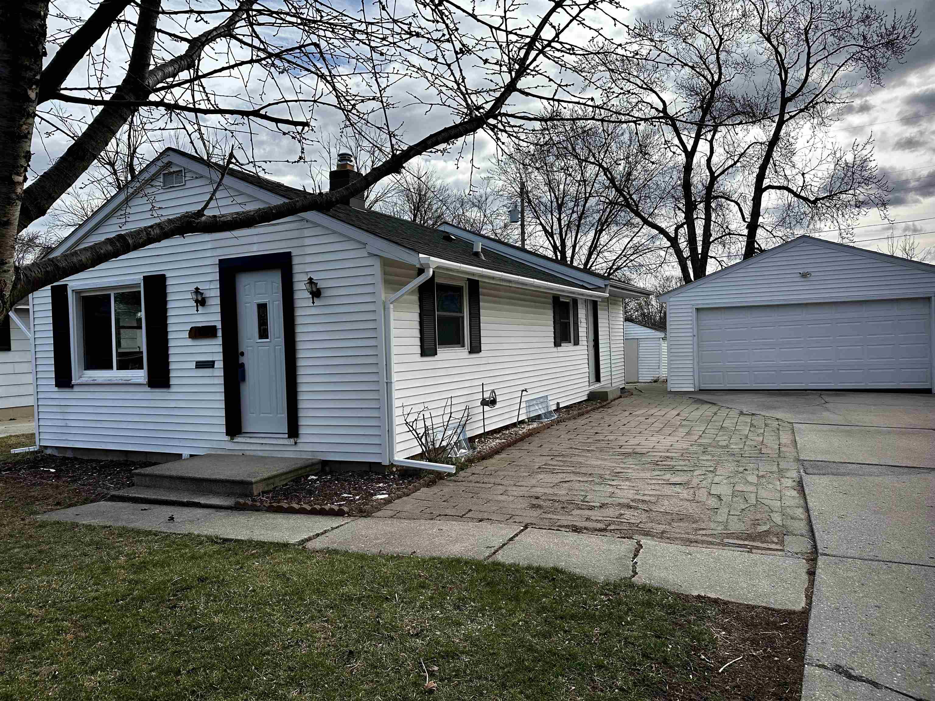 1421 10th Avenue Property Photo 1