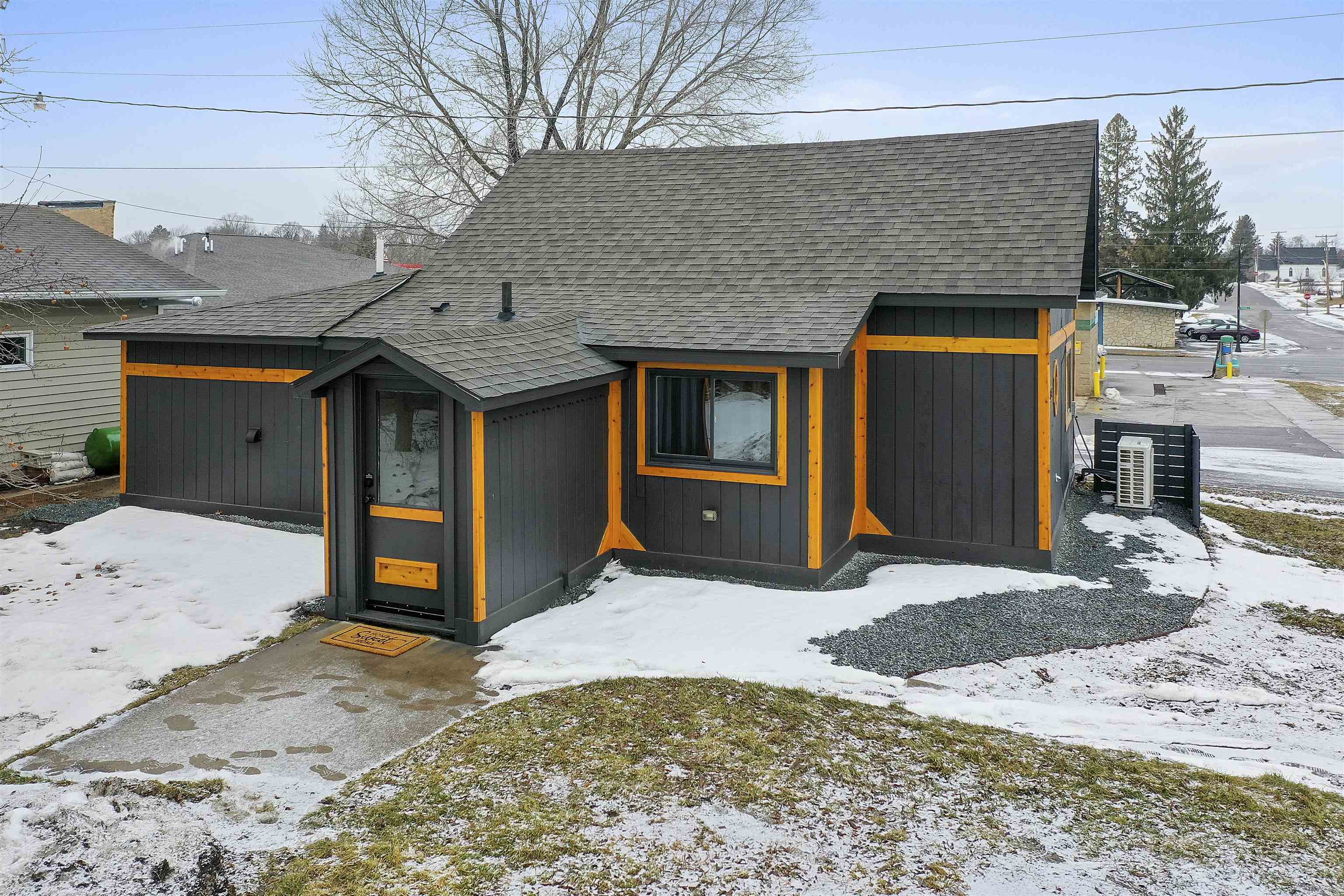 324 Norway Street Property Photo 1