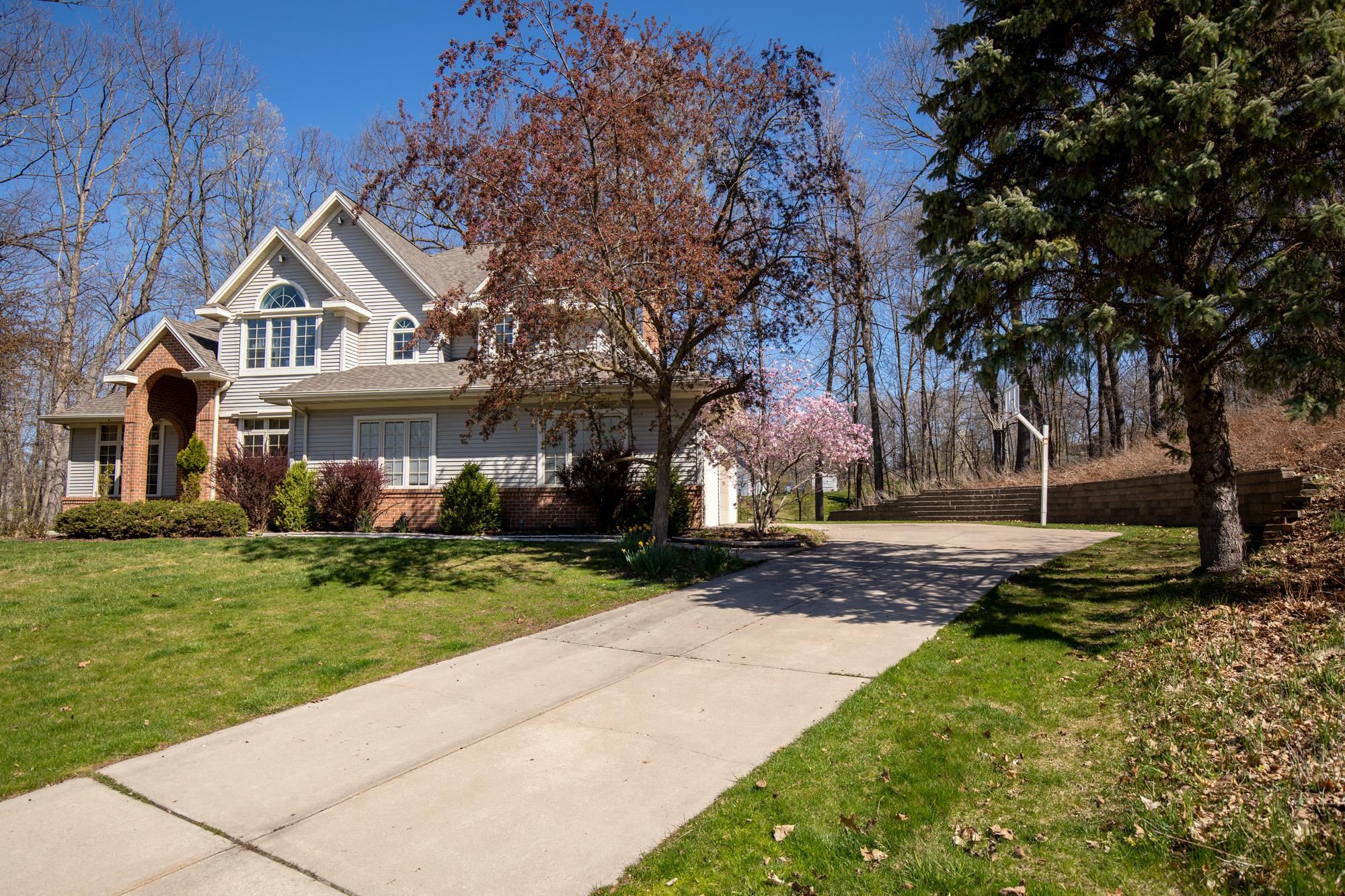2474 Wood Oaks Circle Property Photo 1