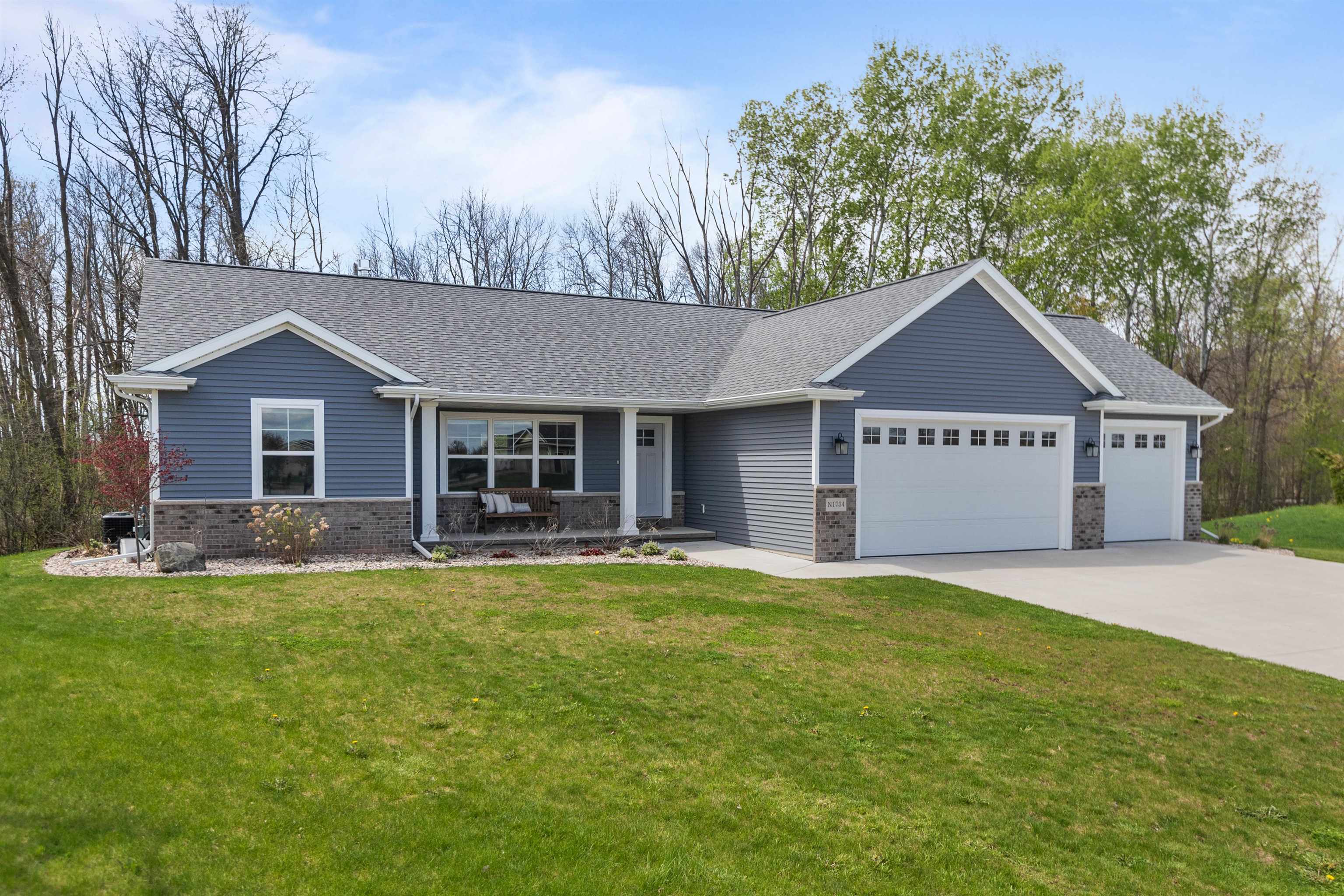 N1734 Baileys Harbor Court Property Photo 1