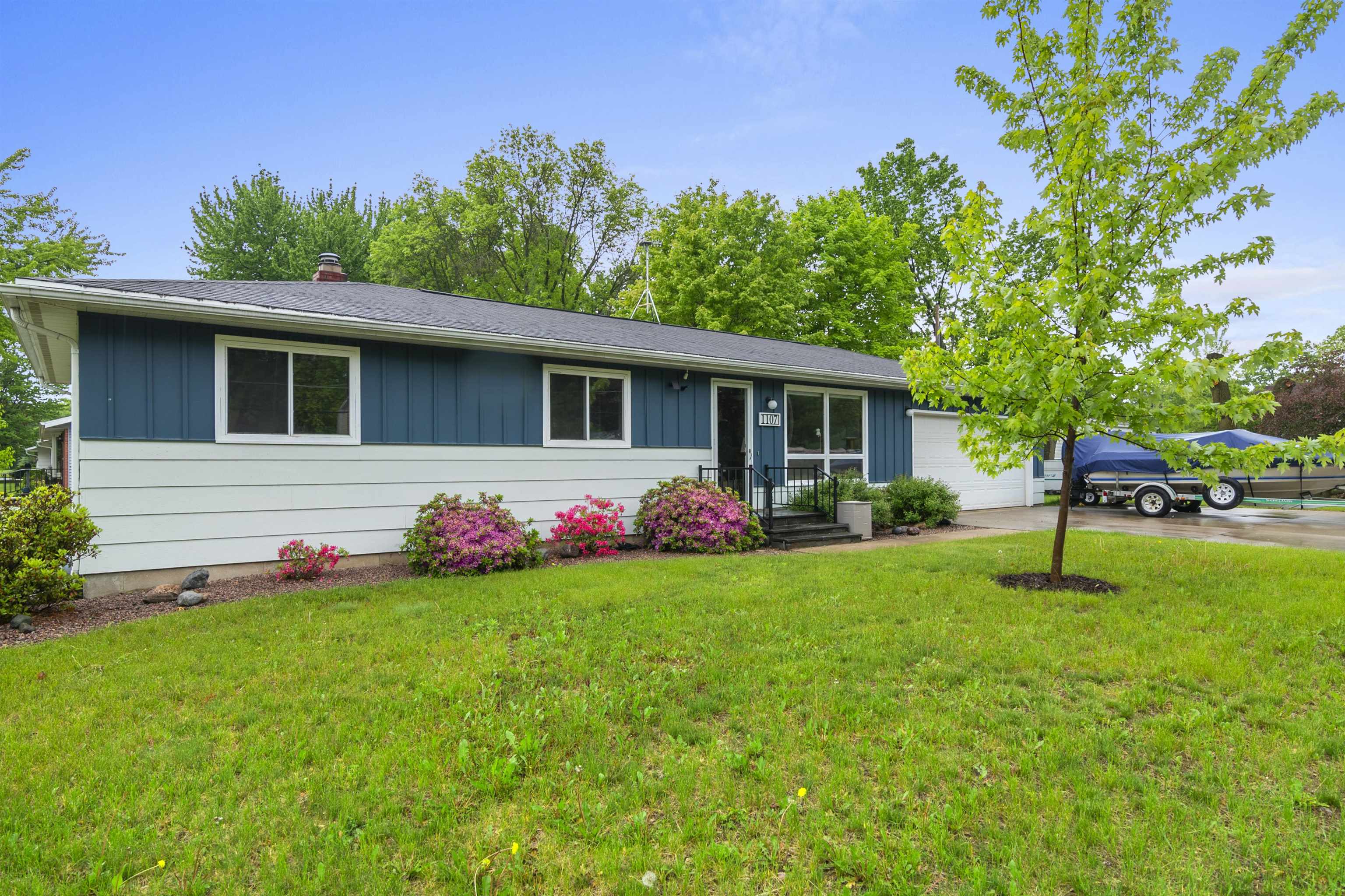 1107 E Lieg Avenue Property Photo 1