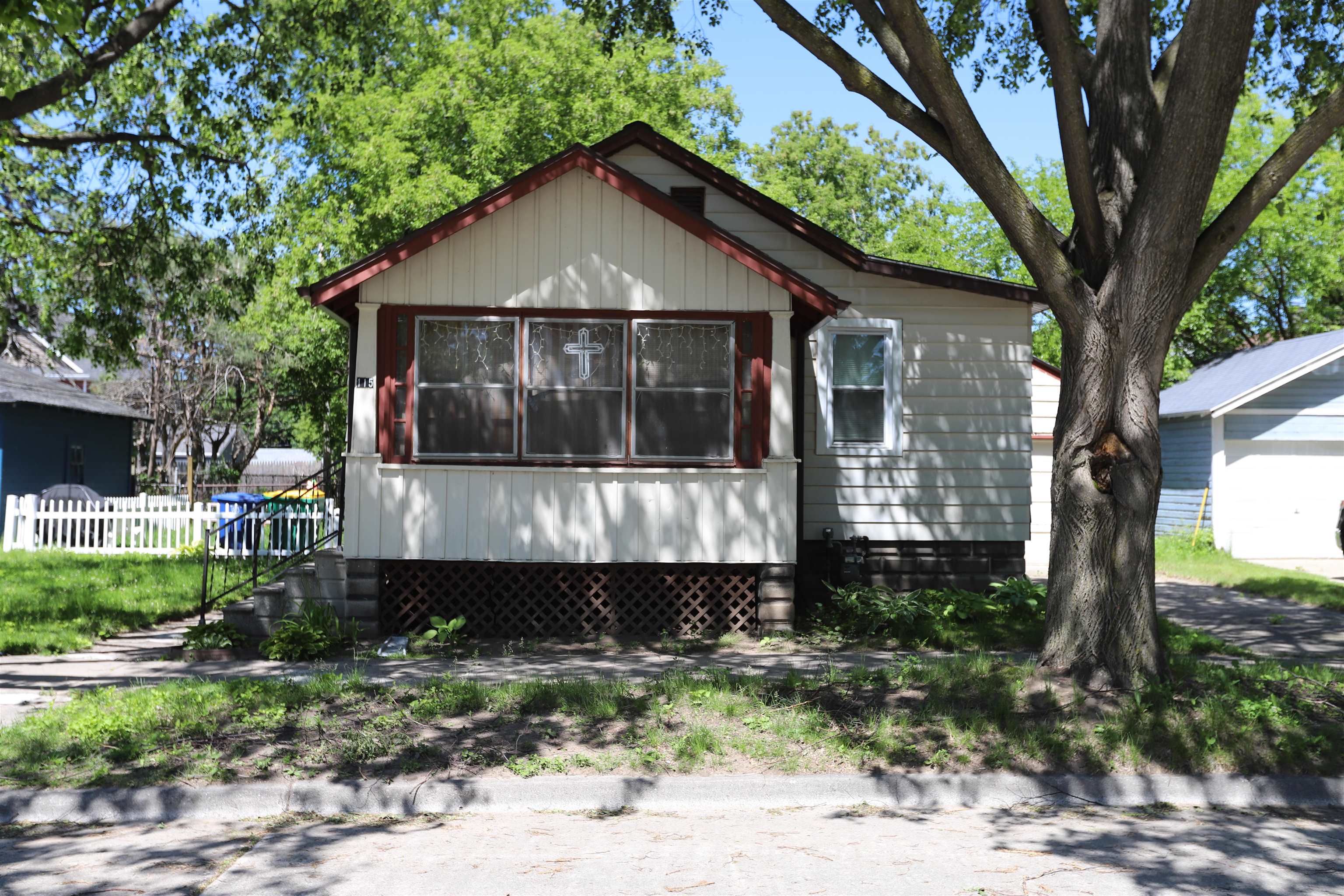 115 N Irwin Avenue Property Photo 1