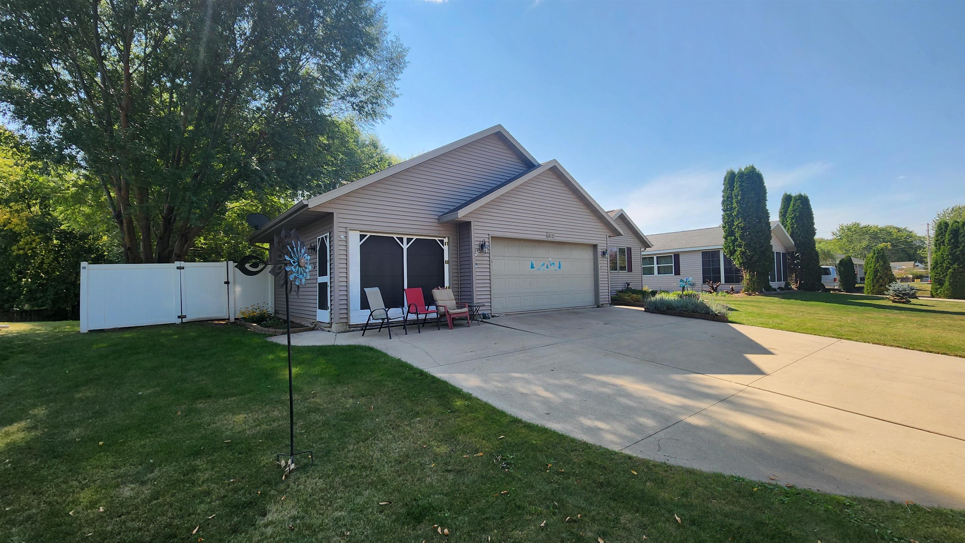 812 E St Joseph Street Property Photo 1