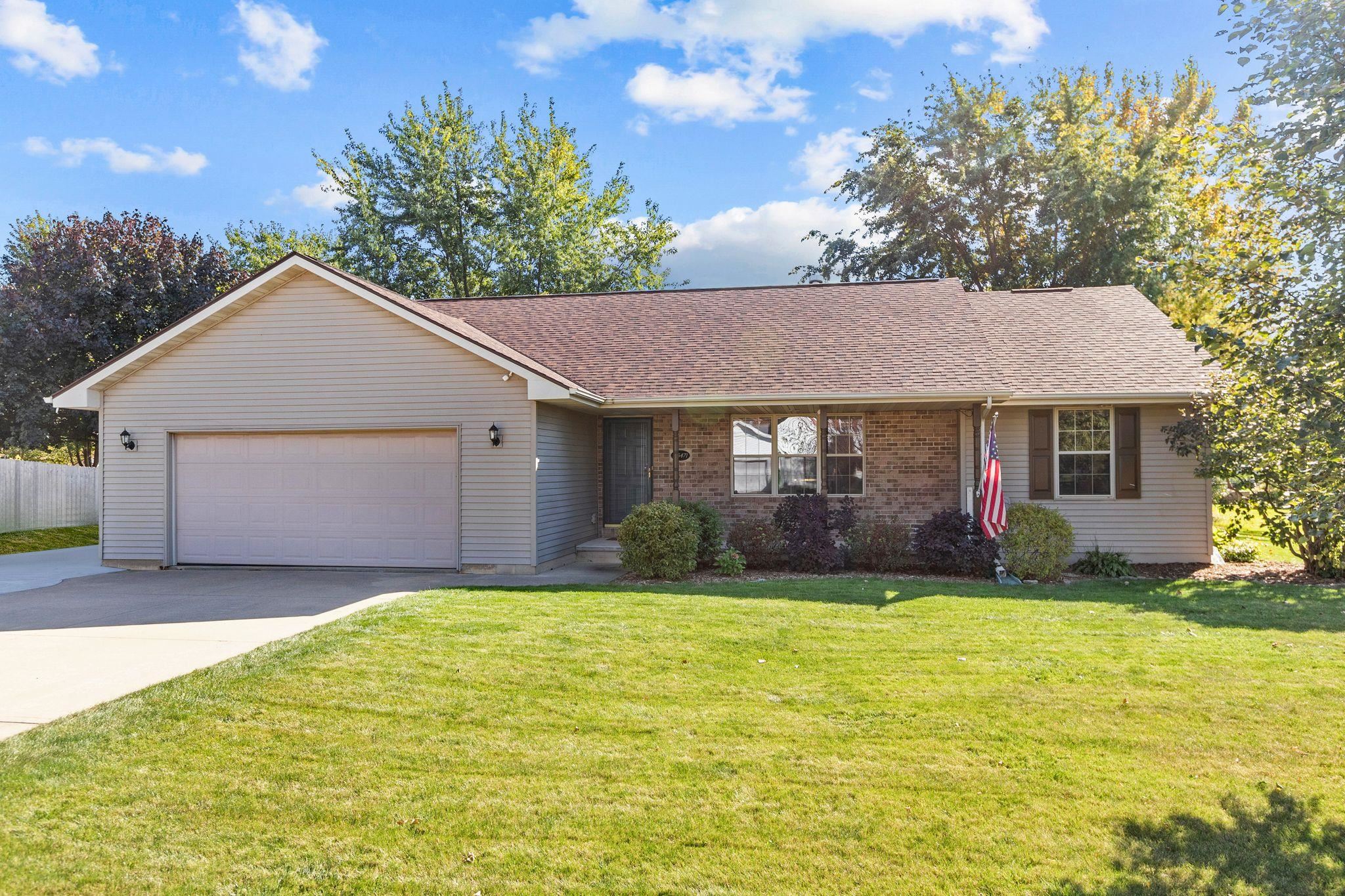 W5471 White Clover Circle Property Photo 1
