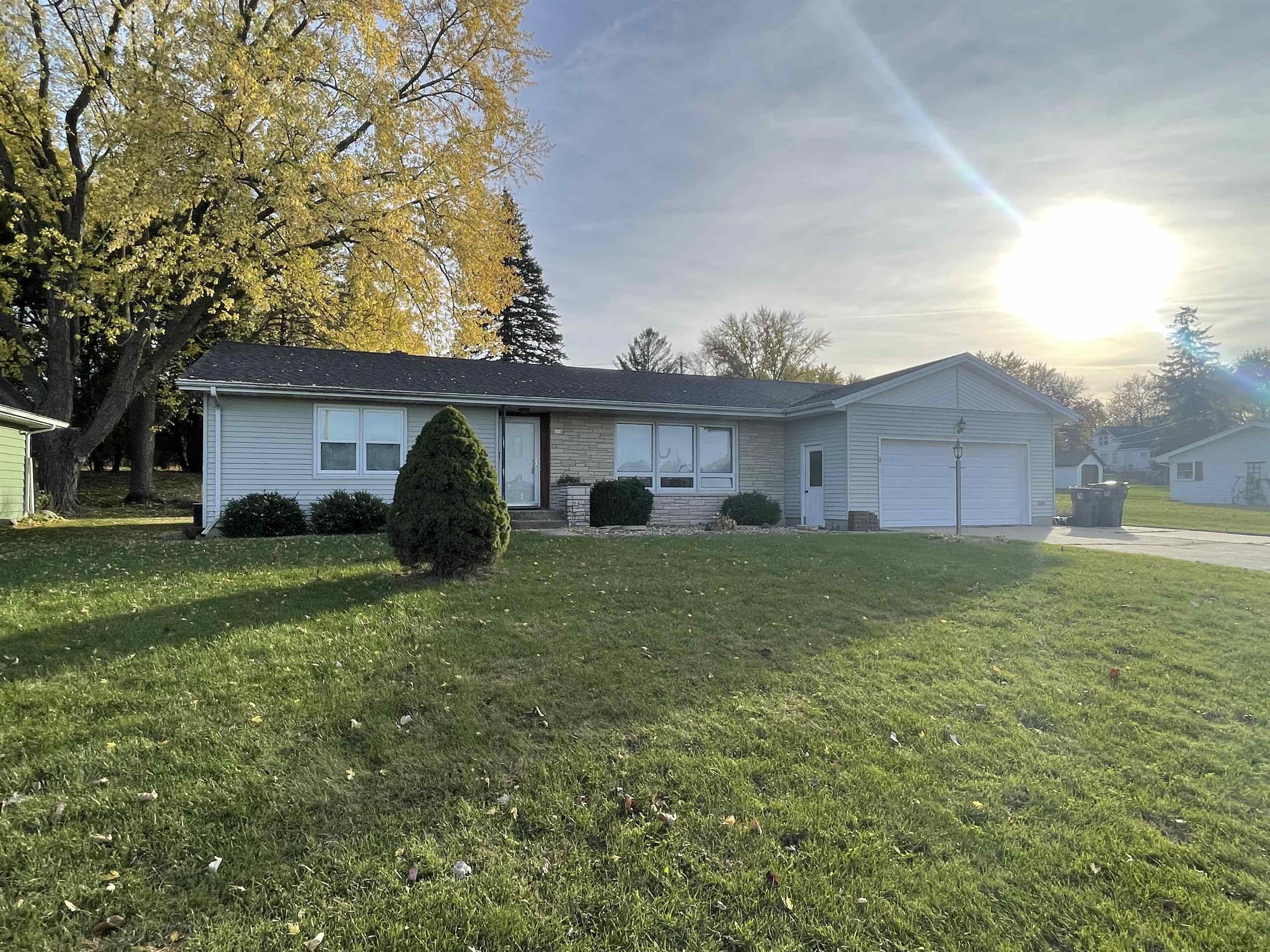 198 E Marquette Street Property Photo 1