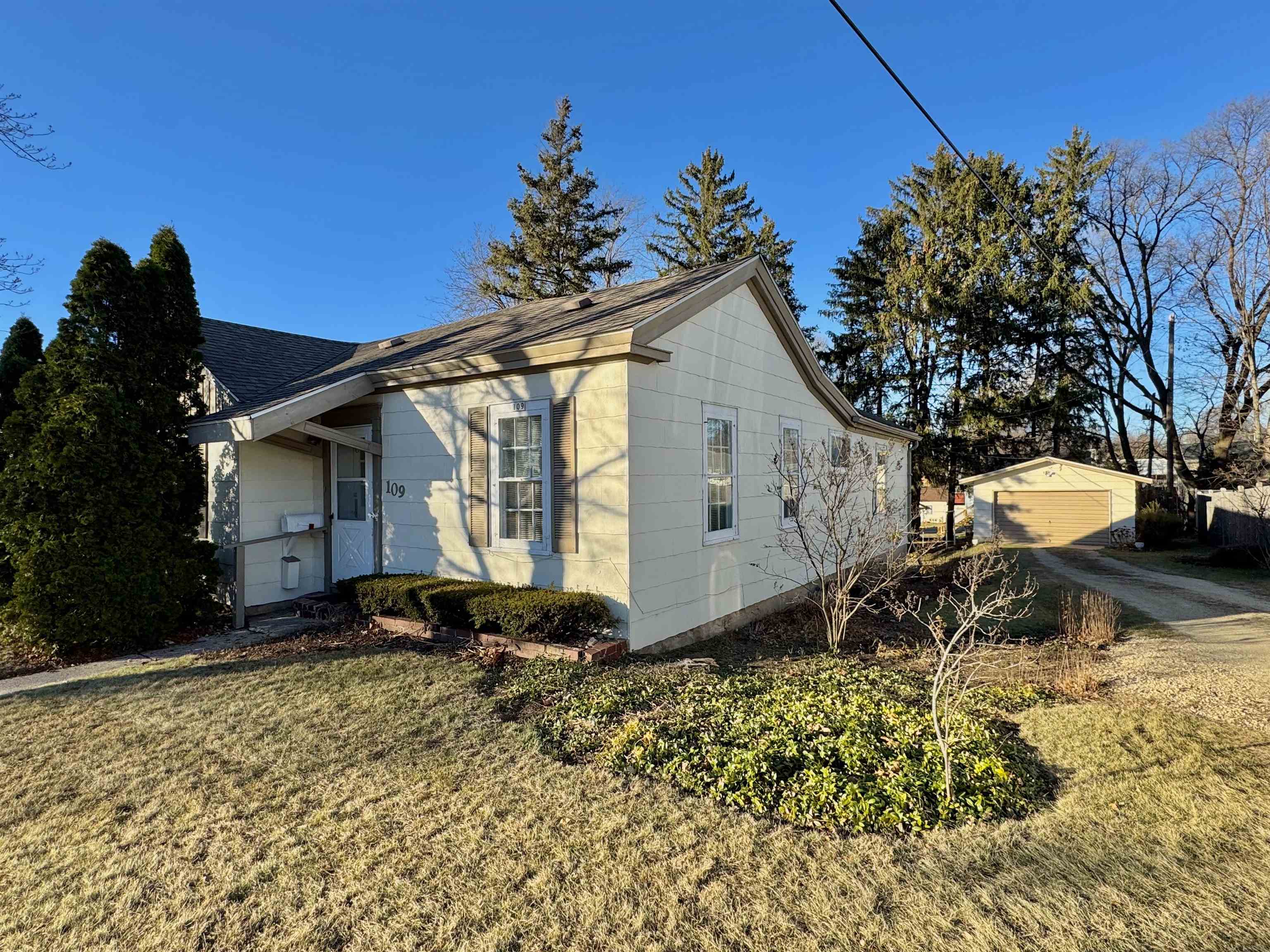 109 E Ceresco Street Property Photo 1