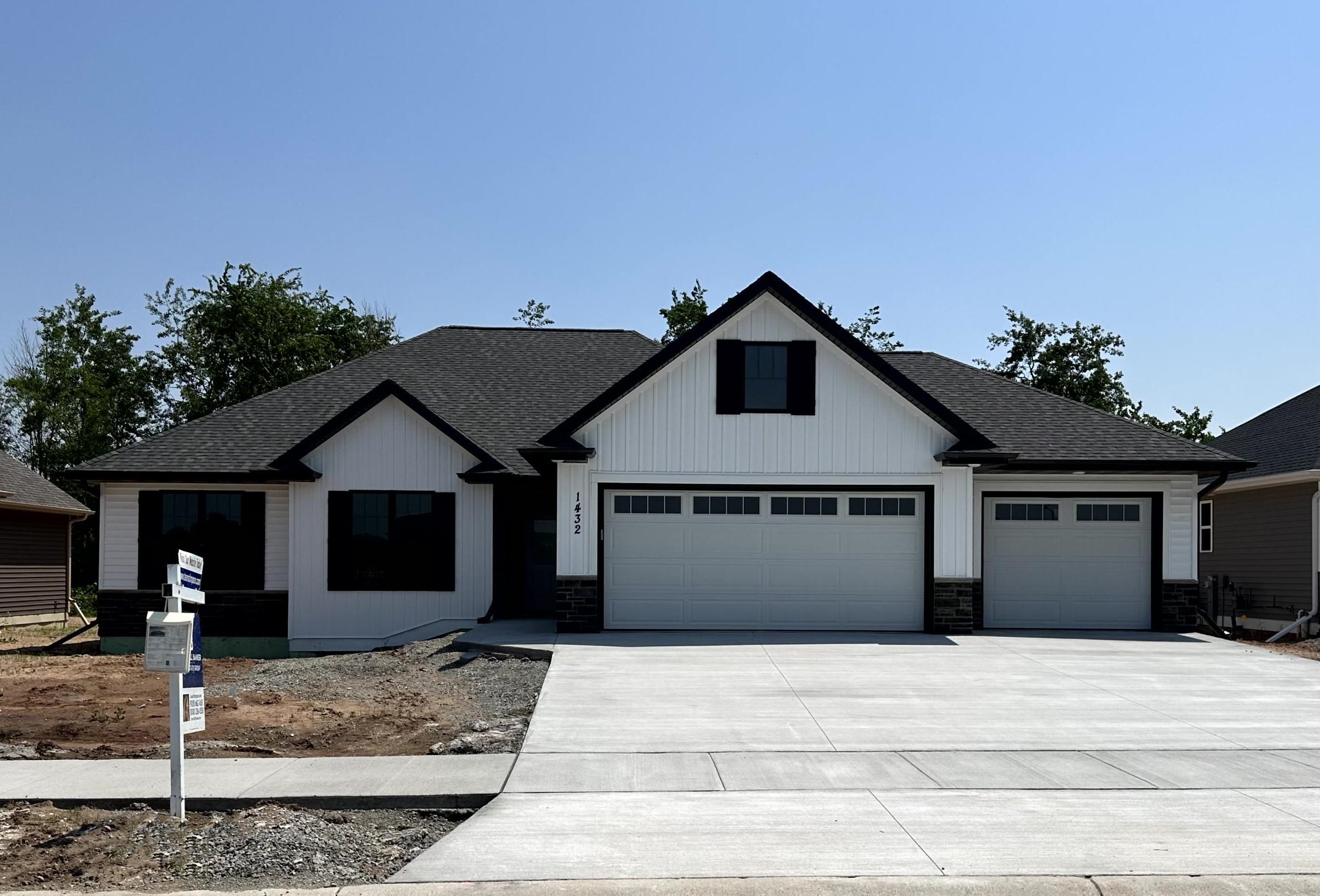 1432 Crossroads Drive Property Photo 1