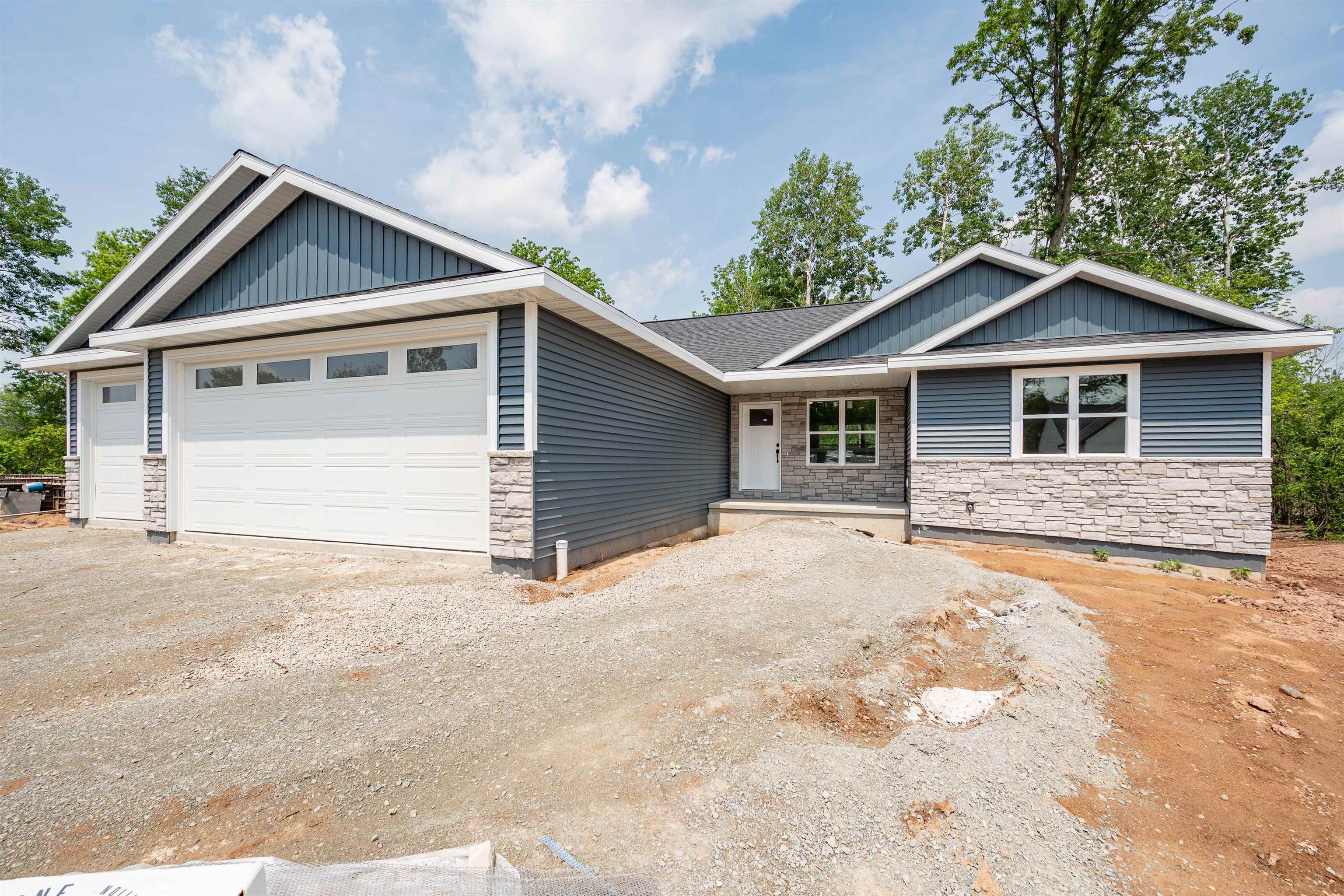 2570 MEYER Way Property Photo 1